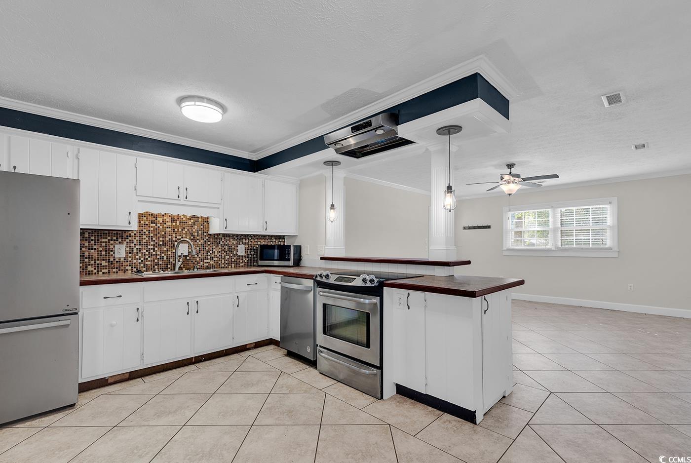618 Gumbo Limbo Ln.