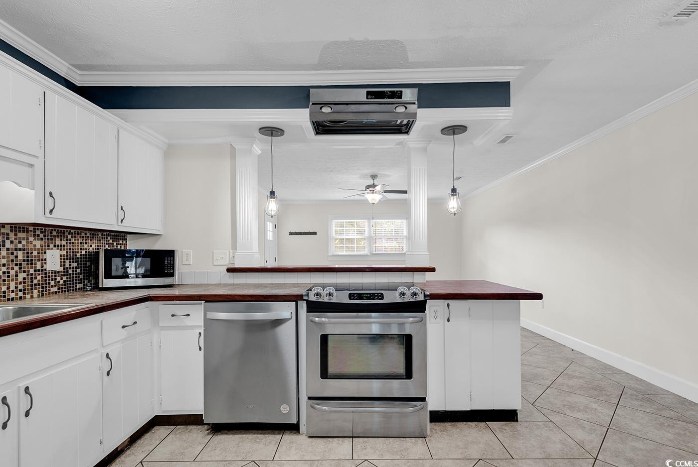 618 Gumbo Limbo Ln.