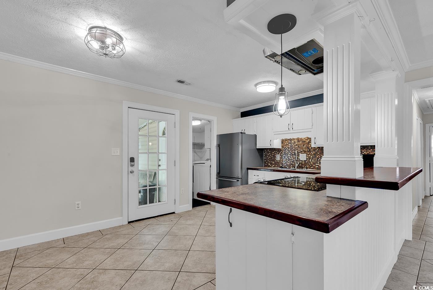 618 Gumbo Limbo Ln.
