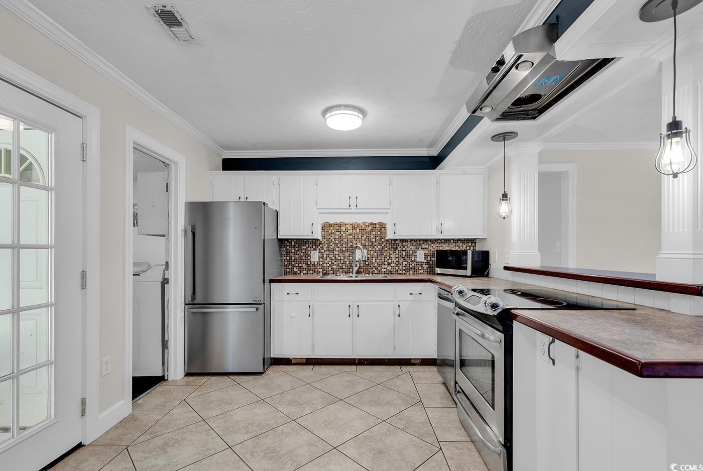 618 Gumbo Limbo Ln.