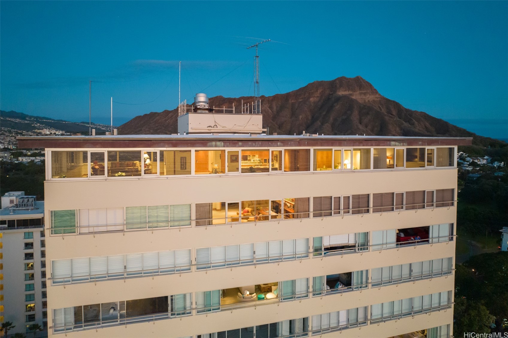 2895 Kalakaua Avenue PH/PH 2