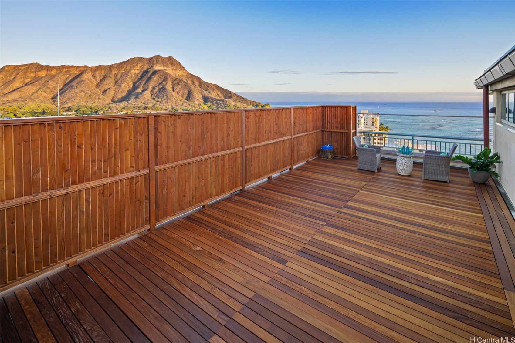 2895 Kalakaua Avenue PH/PH 2