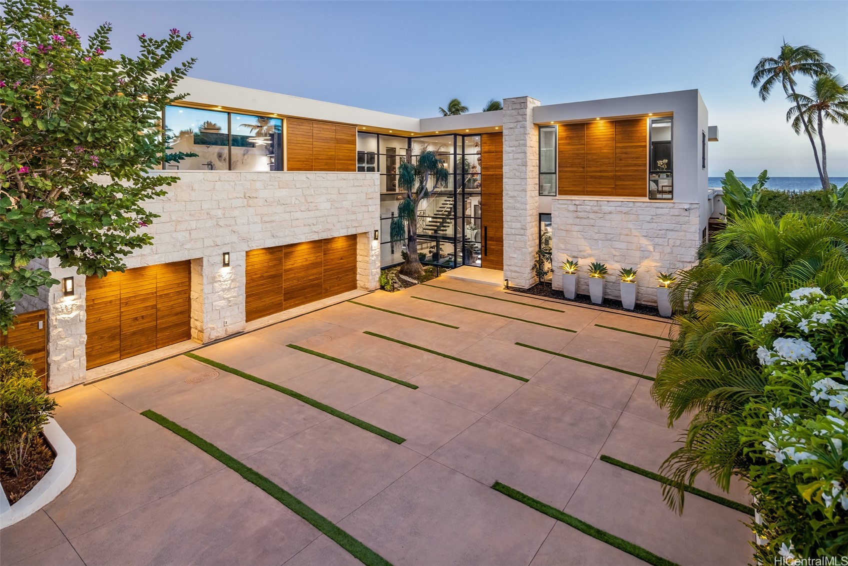 213 Kaalawai Place