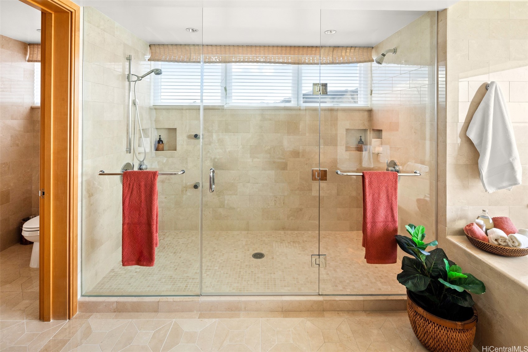 2895 Kalakaua Avenue Grand PH/PH 2