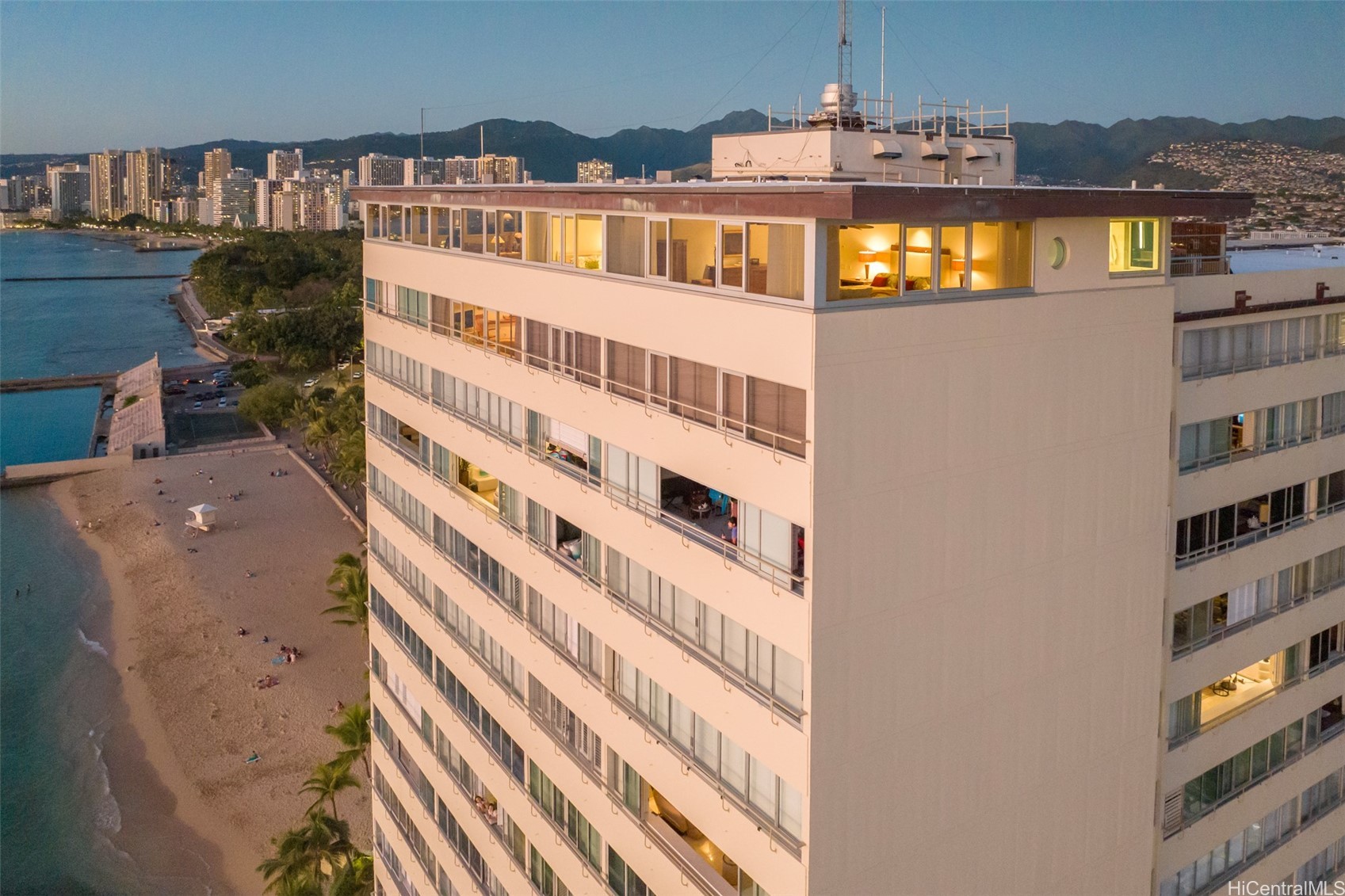 2895 Kalakaua Avenue Grand PH/PH 2