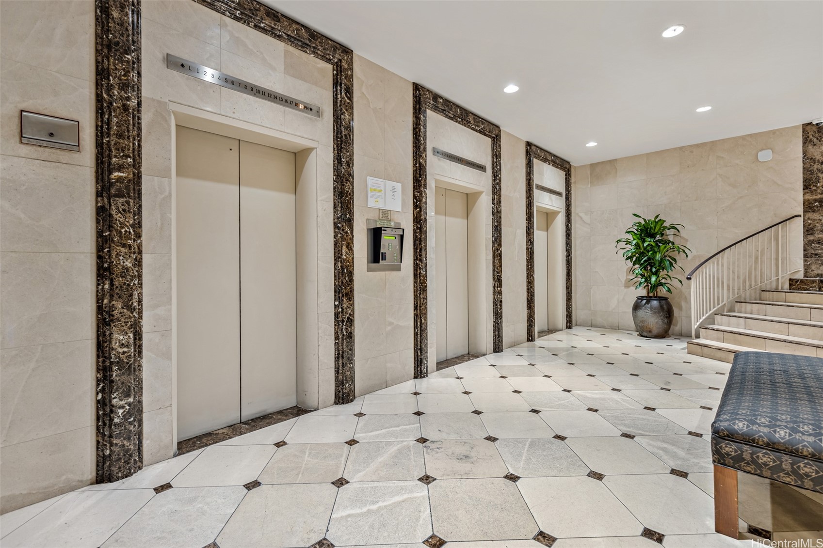 2895 Kalakaua Avenue PH5