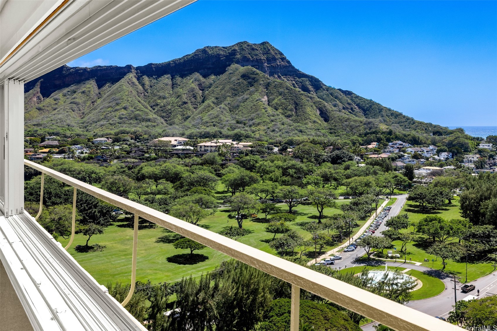 2895 Kalakaua Avenue PH5