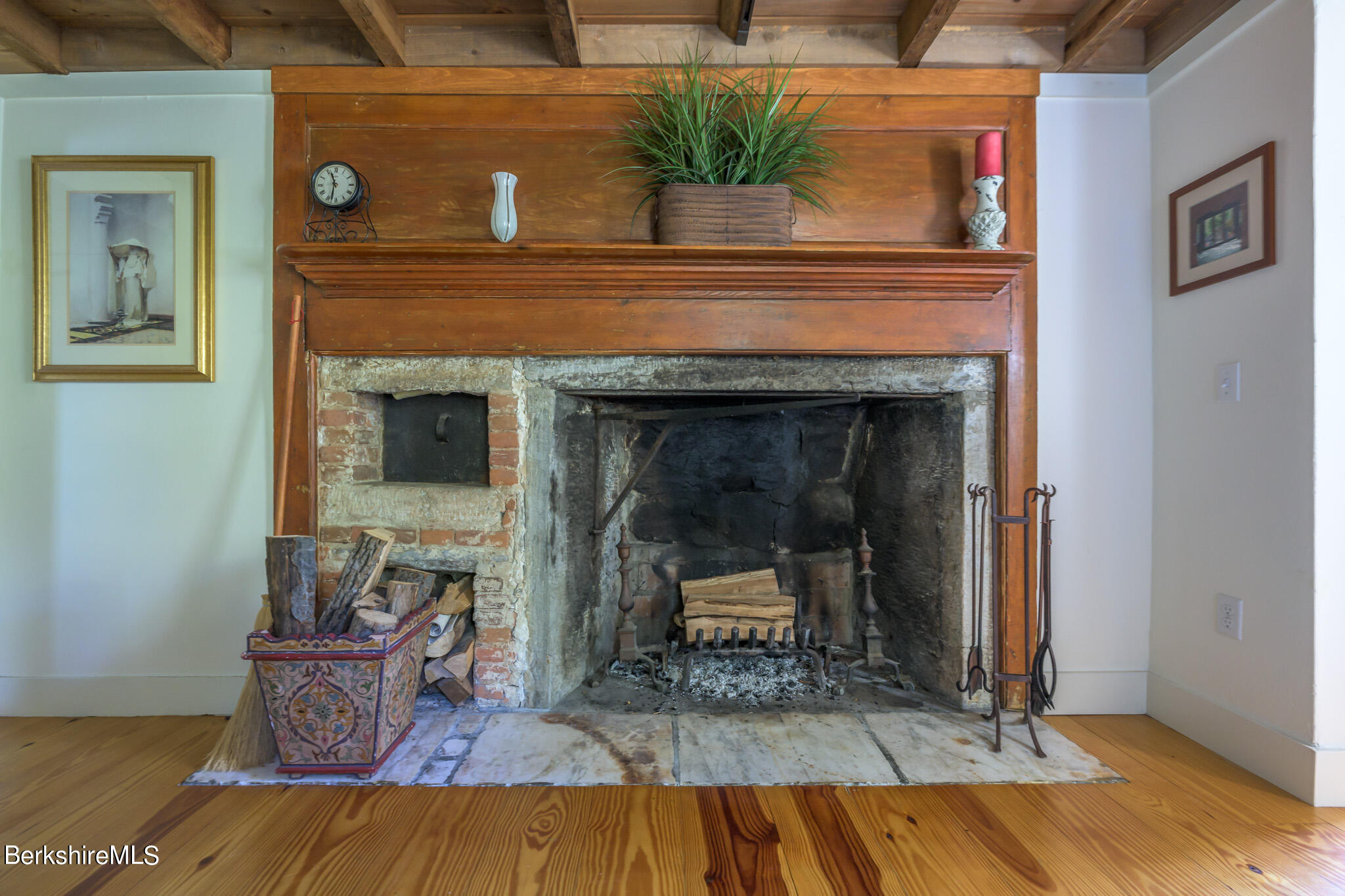 85 East Main St