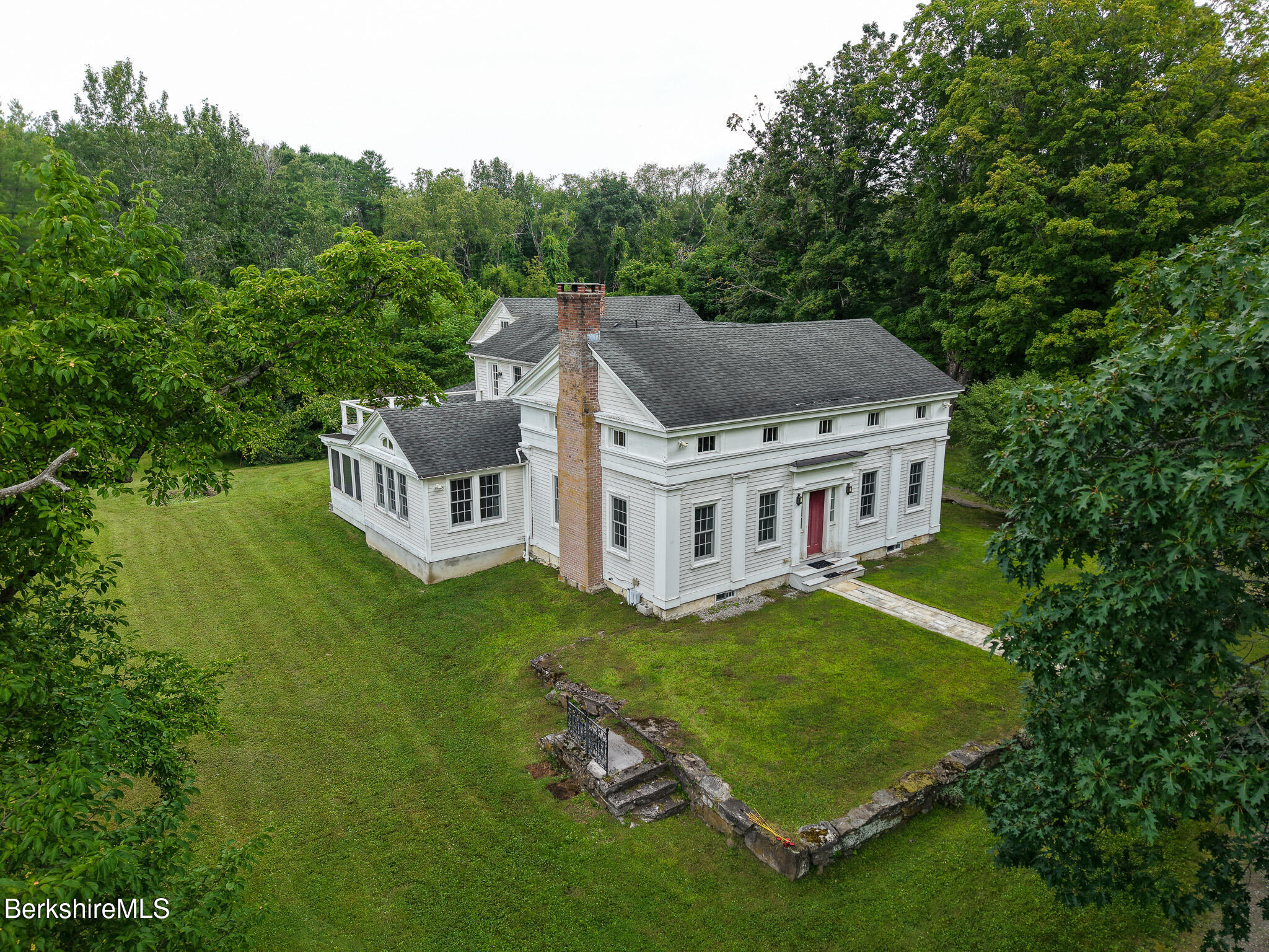 560 Stockbridge Rd