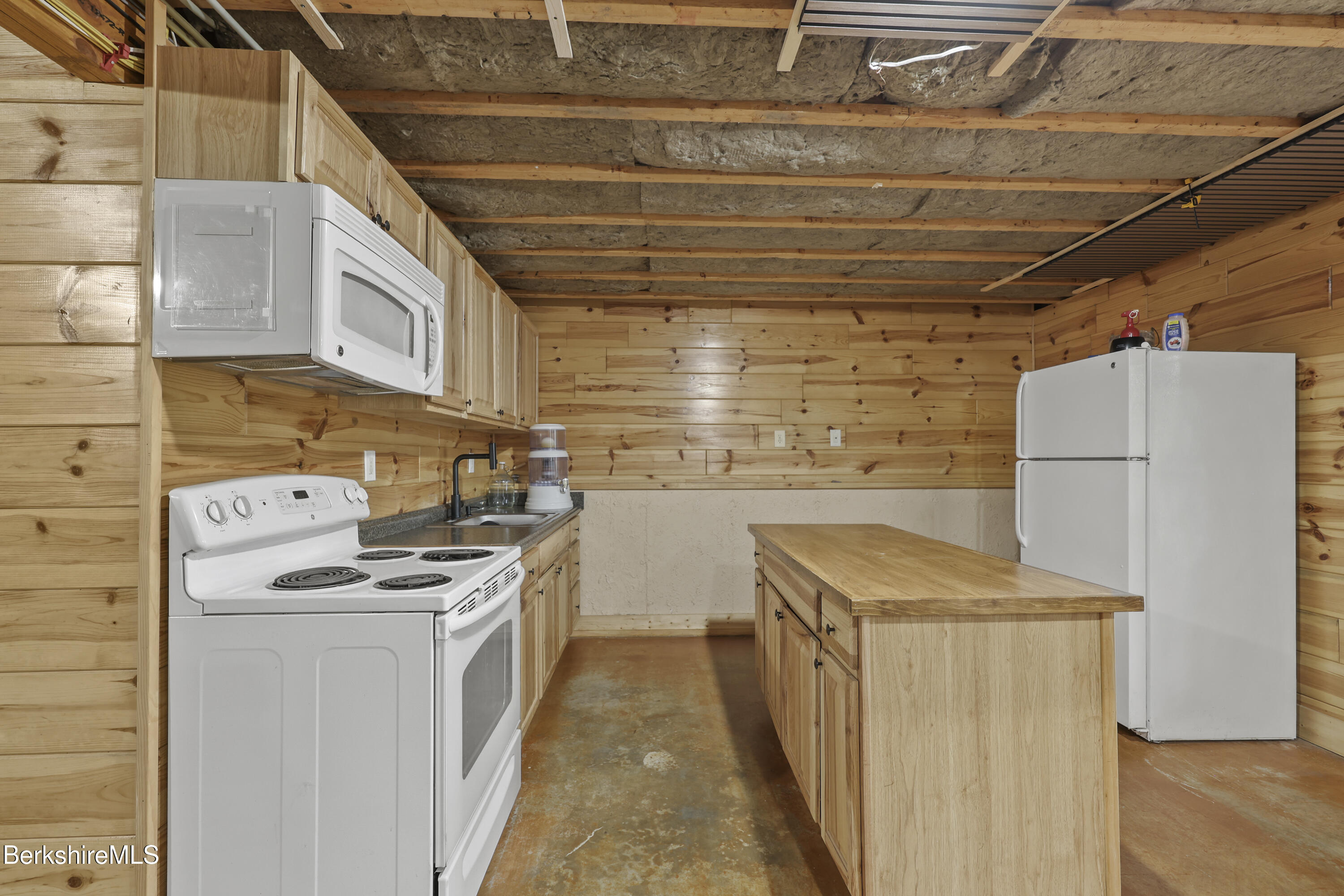 633 E Otis Rd