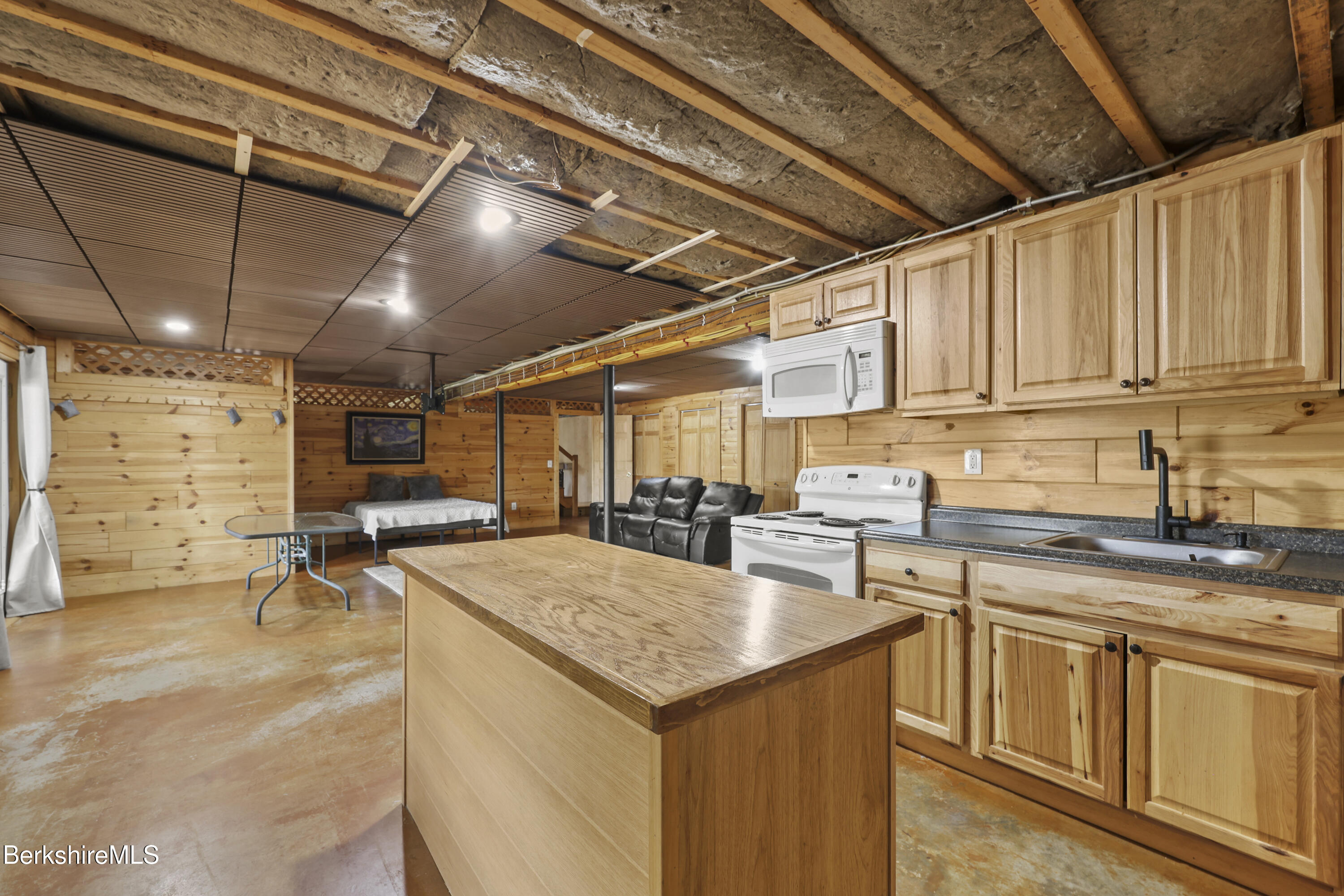 633 E Otis Rd
