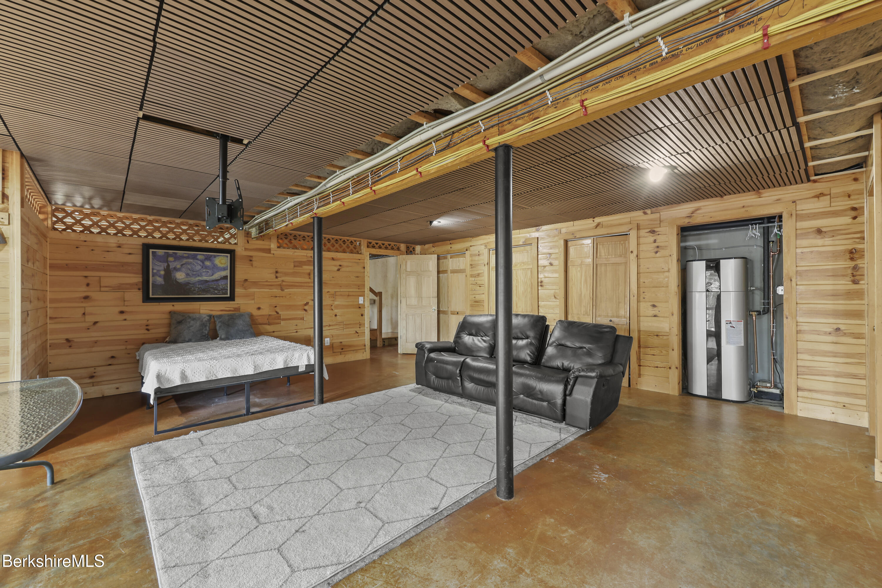 633 E Otis Rd