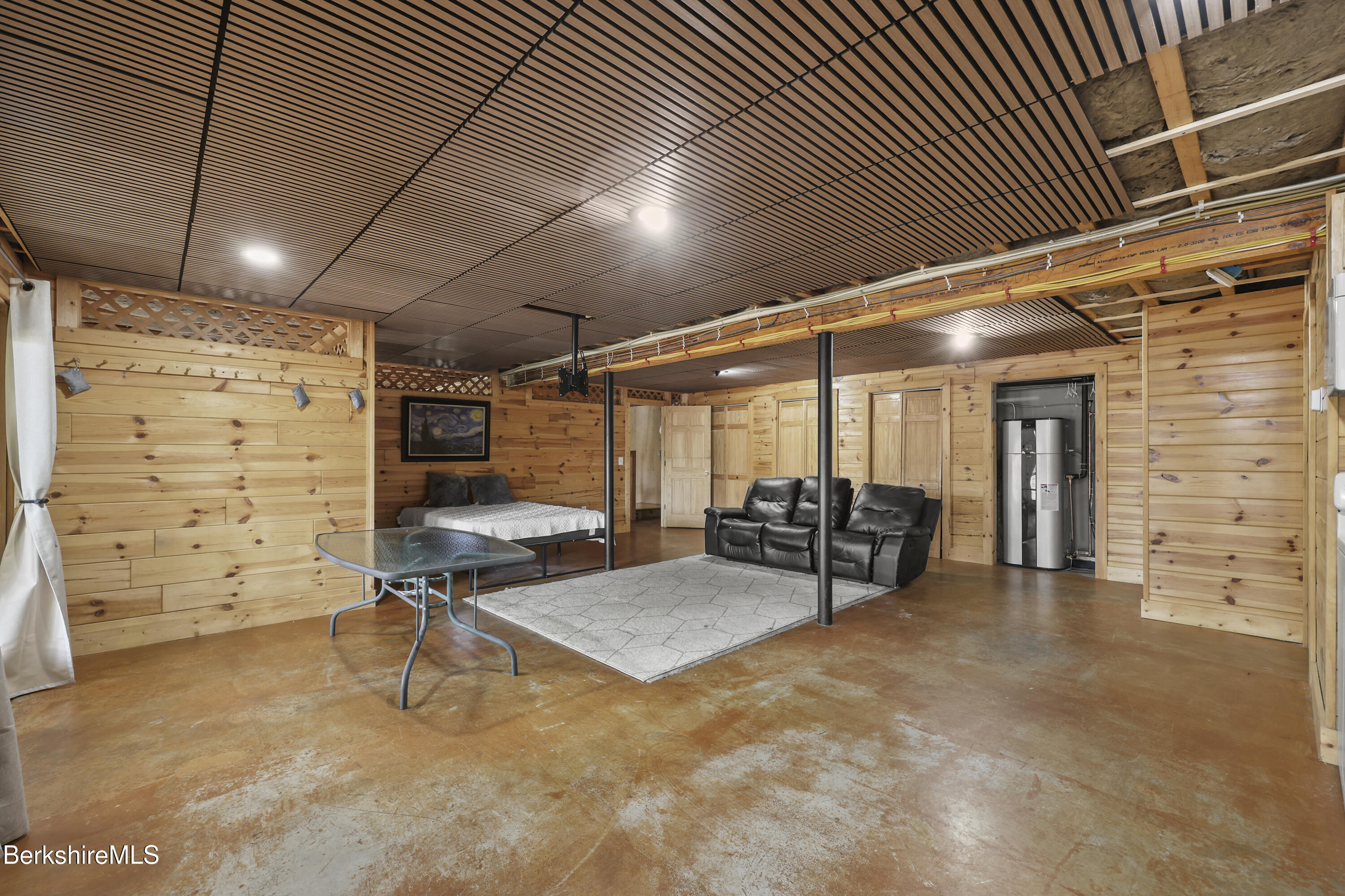 633 E Otis Rd