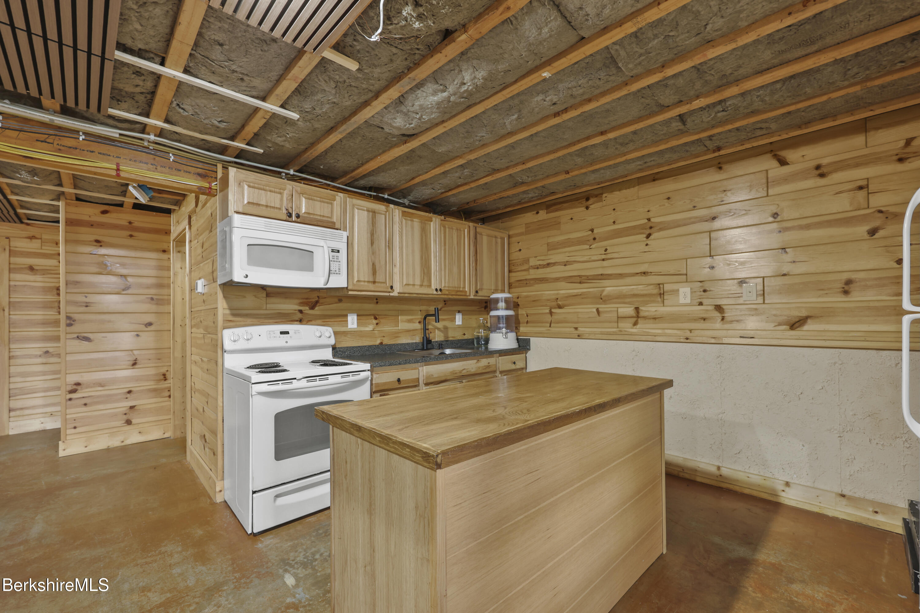 633 E Otis Rd