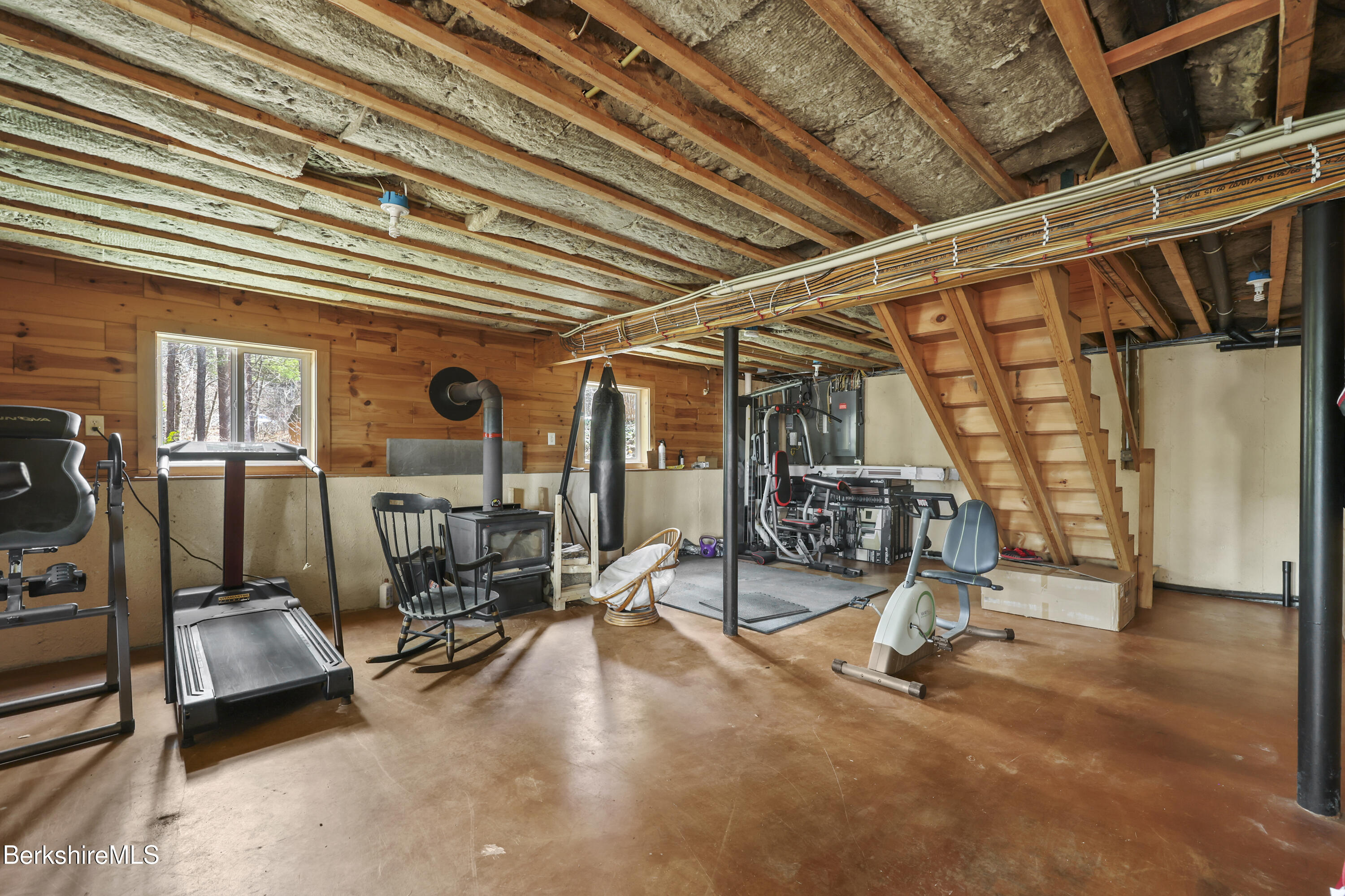 633 E Otis Rd