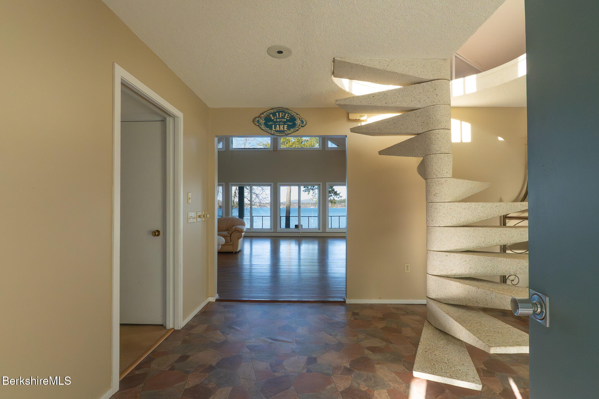 122 Blythewood Dr