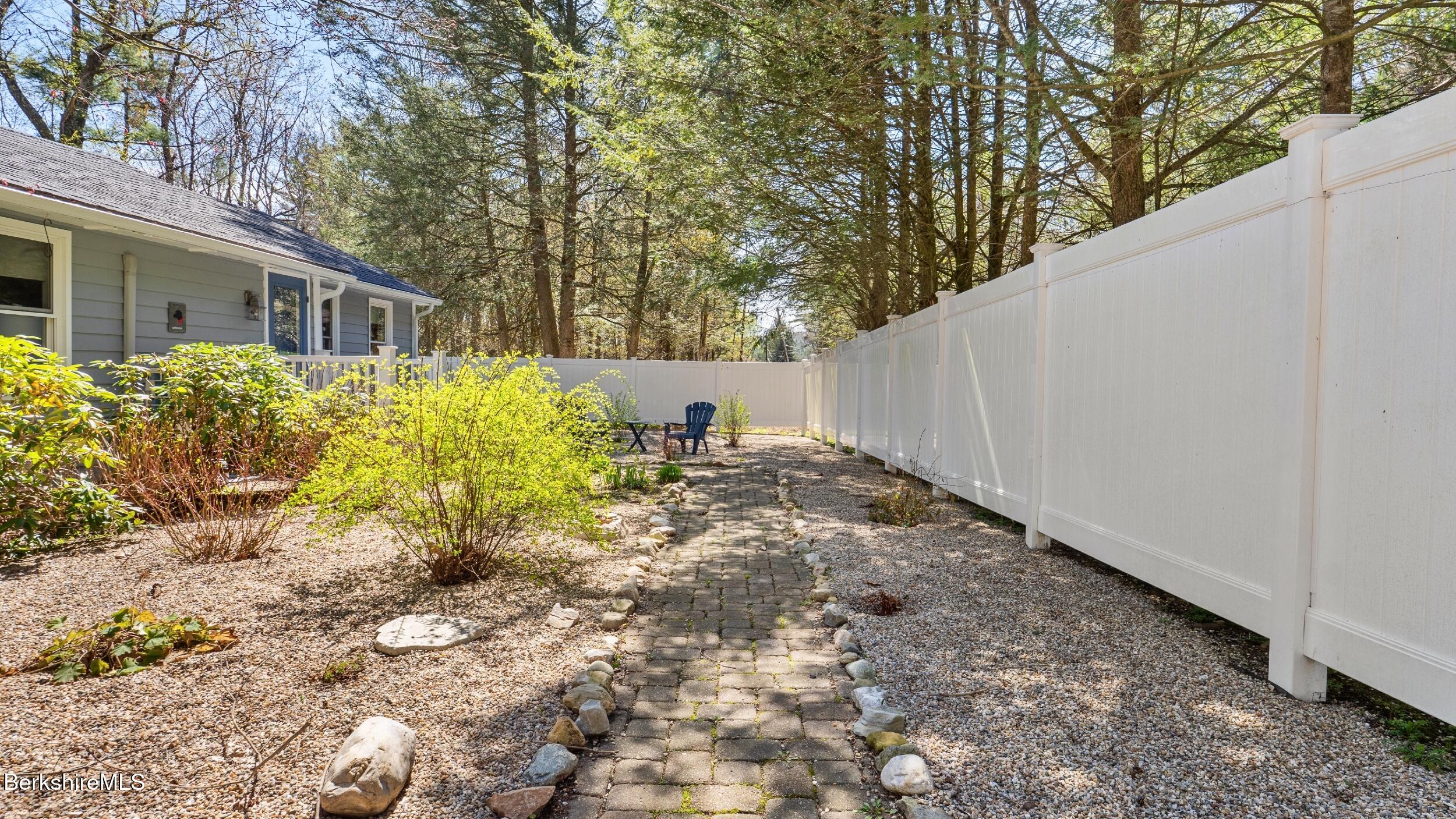 7 Lake Buel Rd