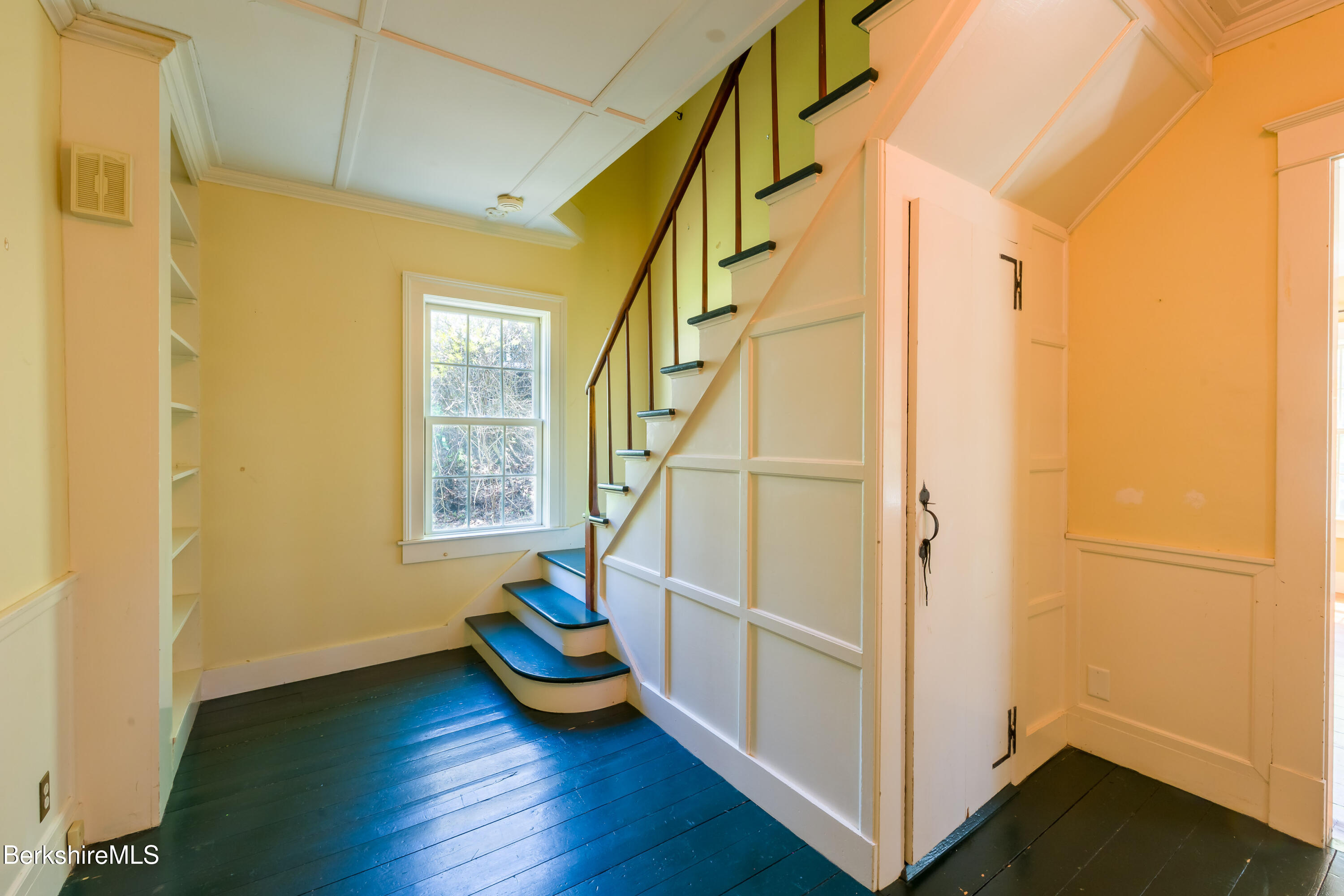 81 Elmwood Ave