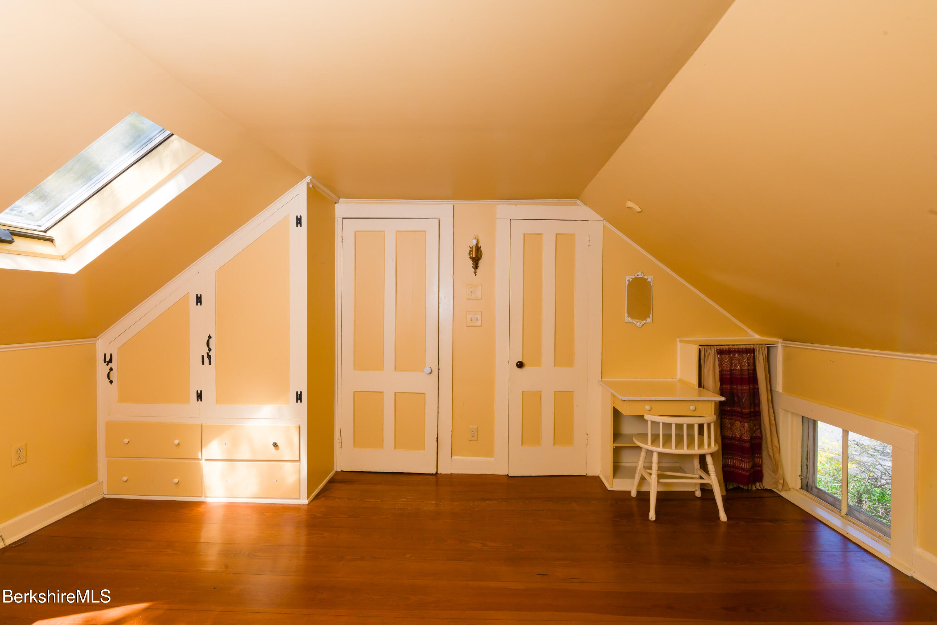 81 Elmwood Ave
