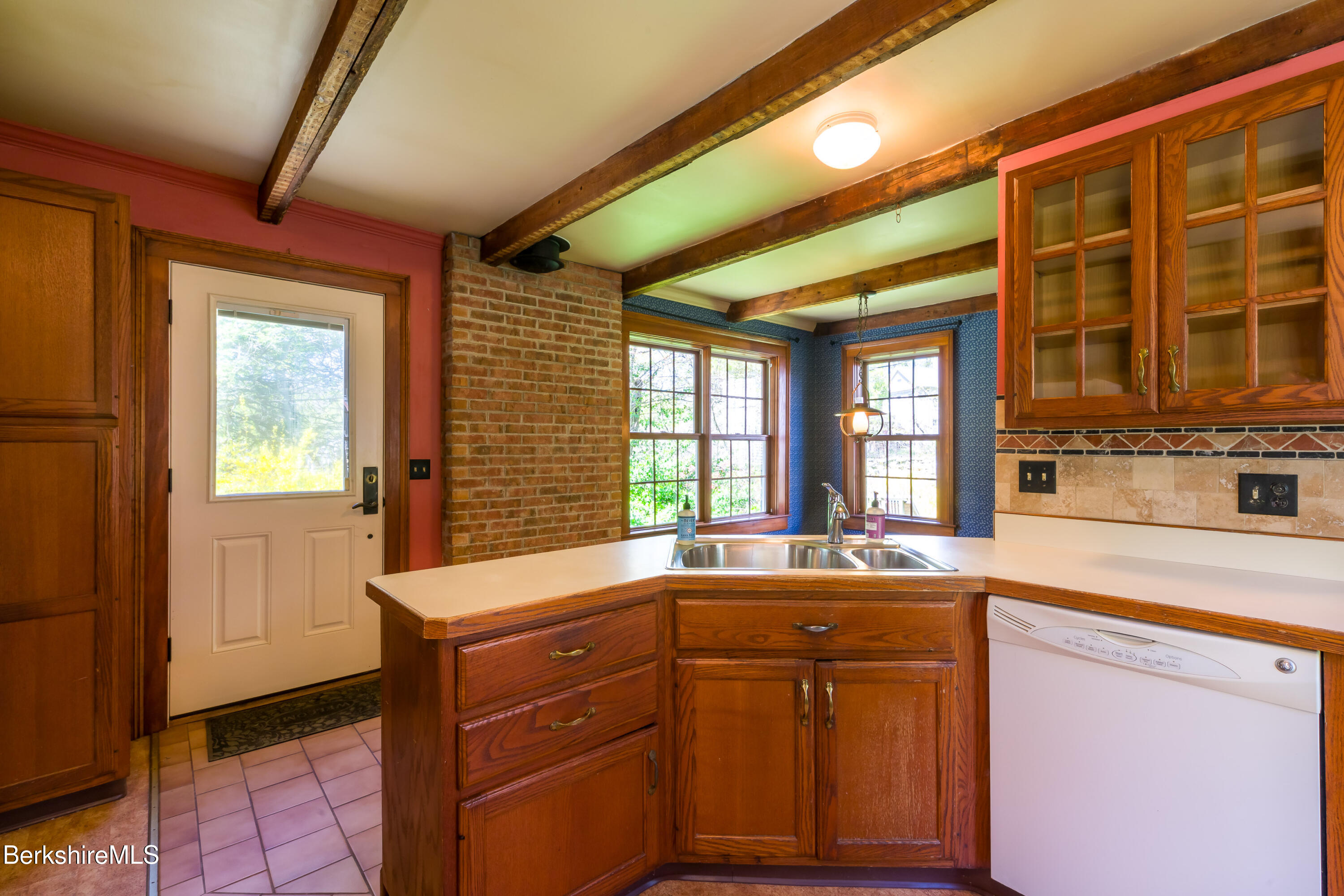 81 Elmwood Ave