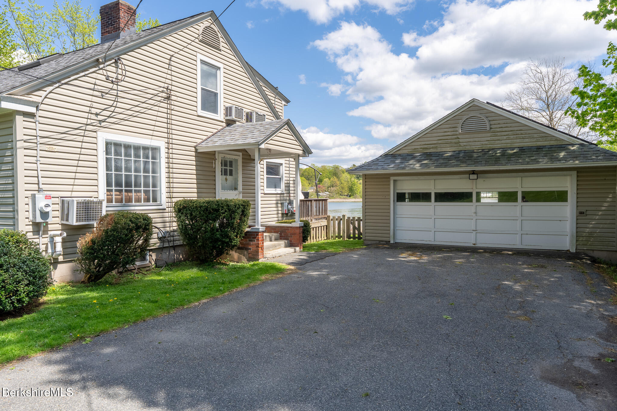15 Sunrise St