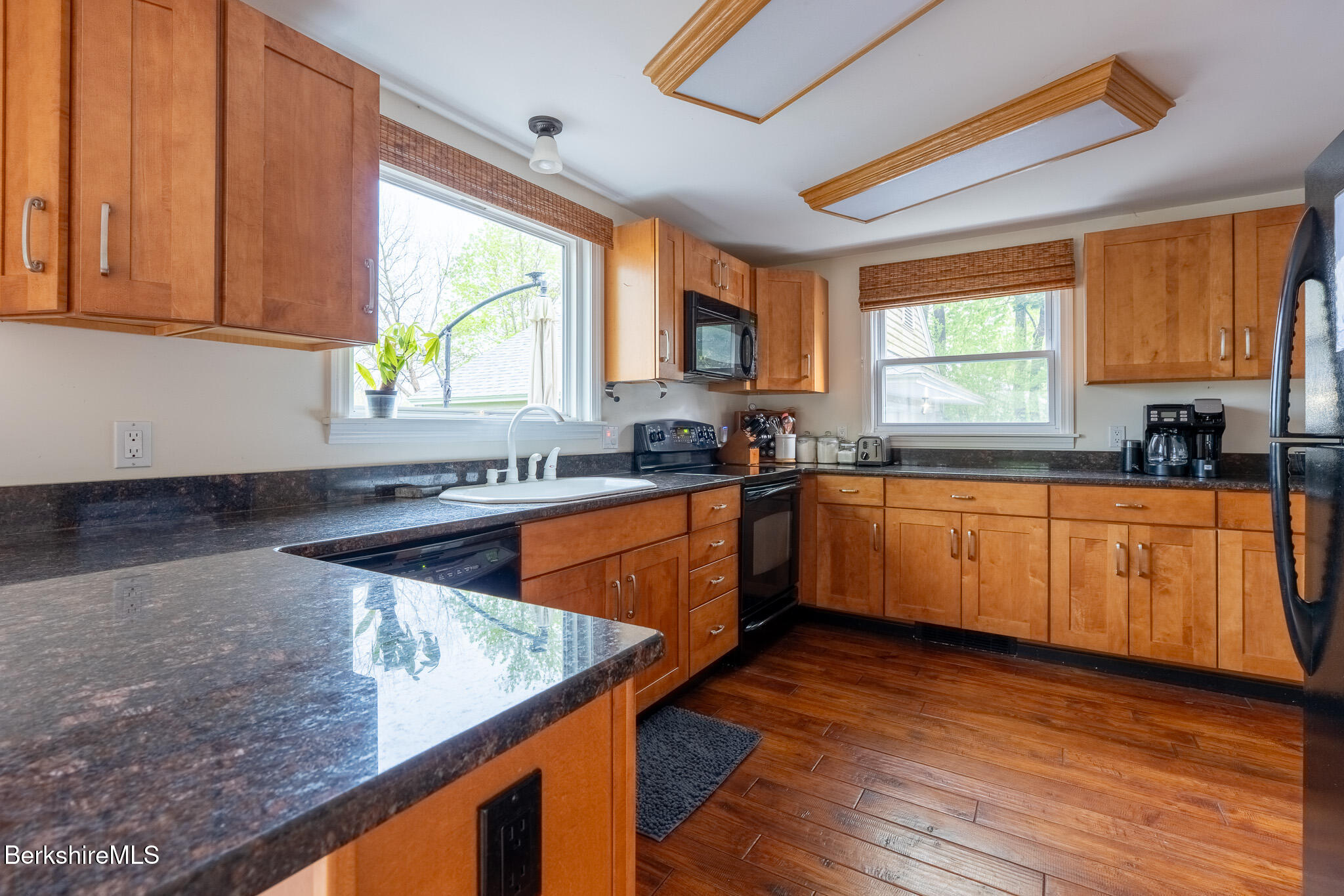 15 Sunrise St