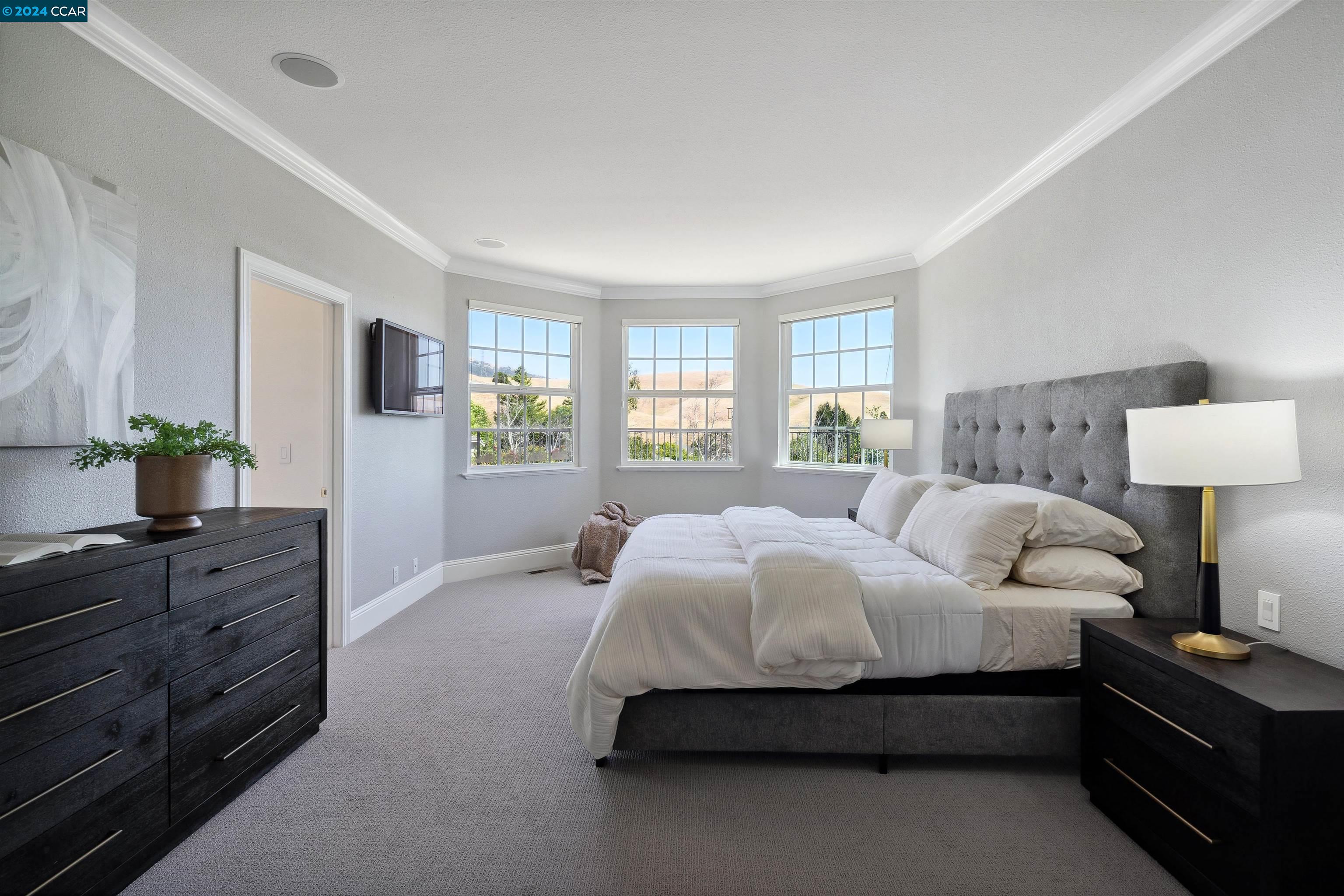 472 Silver Hollow Dr