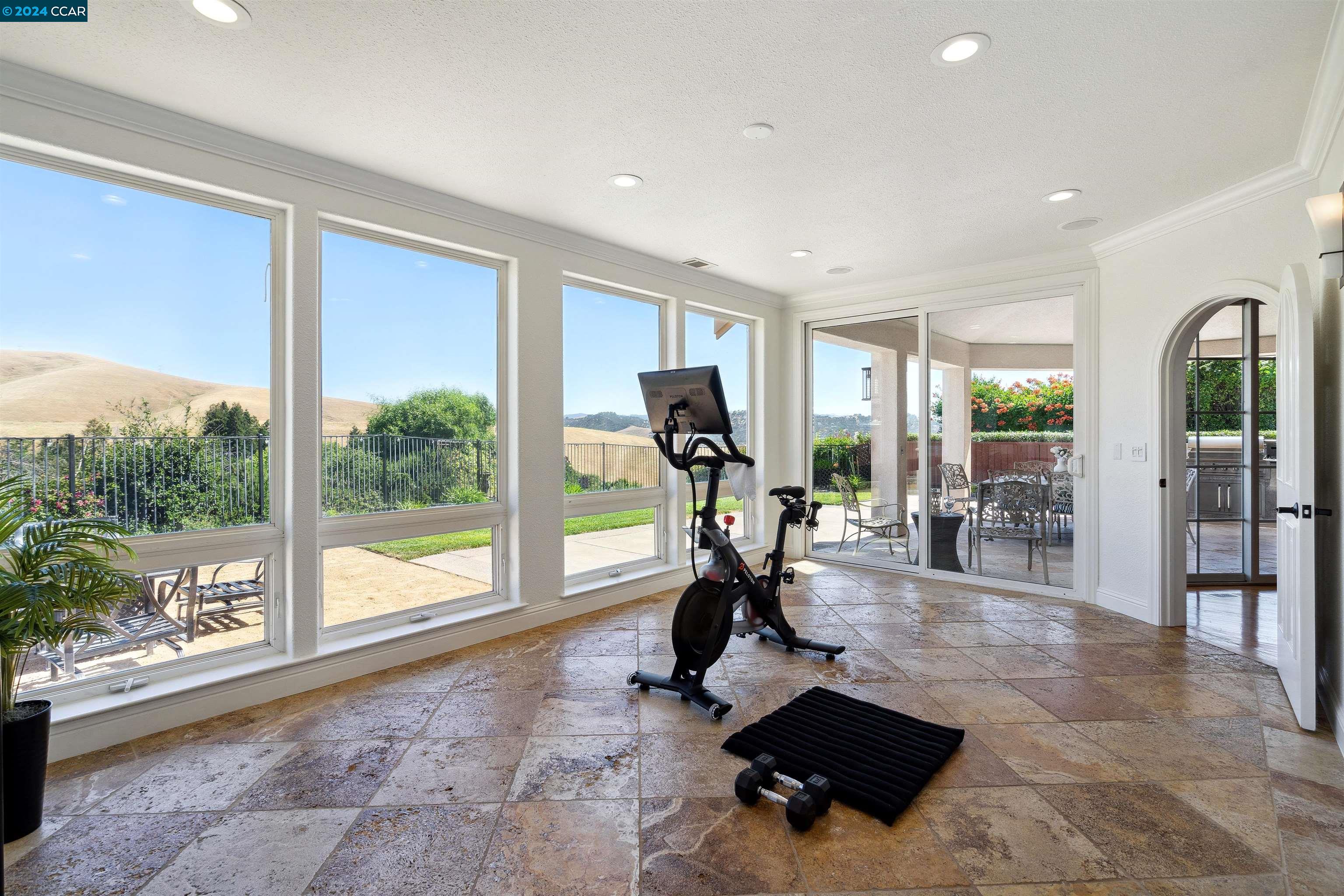 472 Silver Hollow Dr