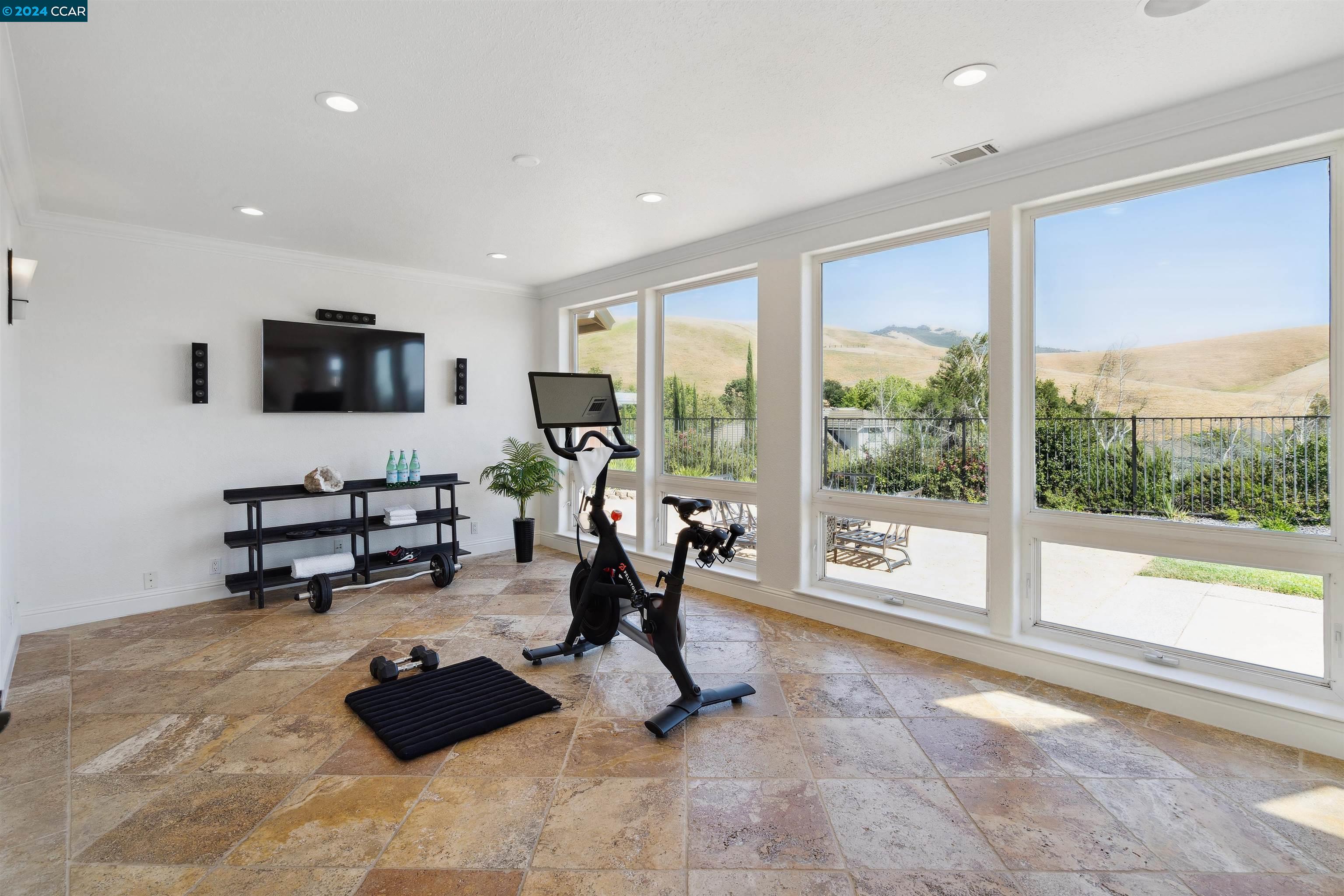 472 Silver Hollow Dr