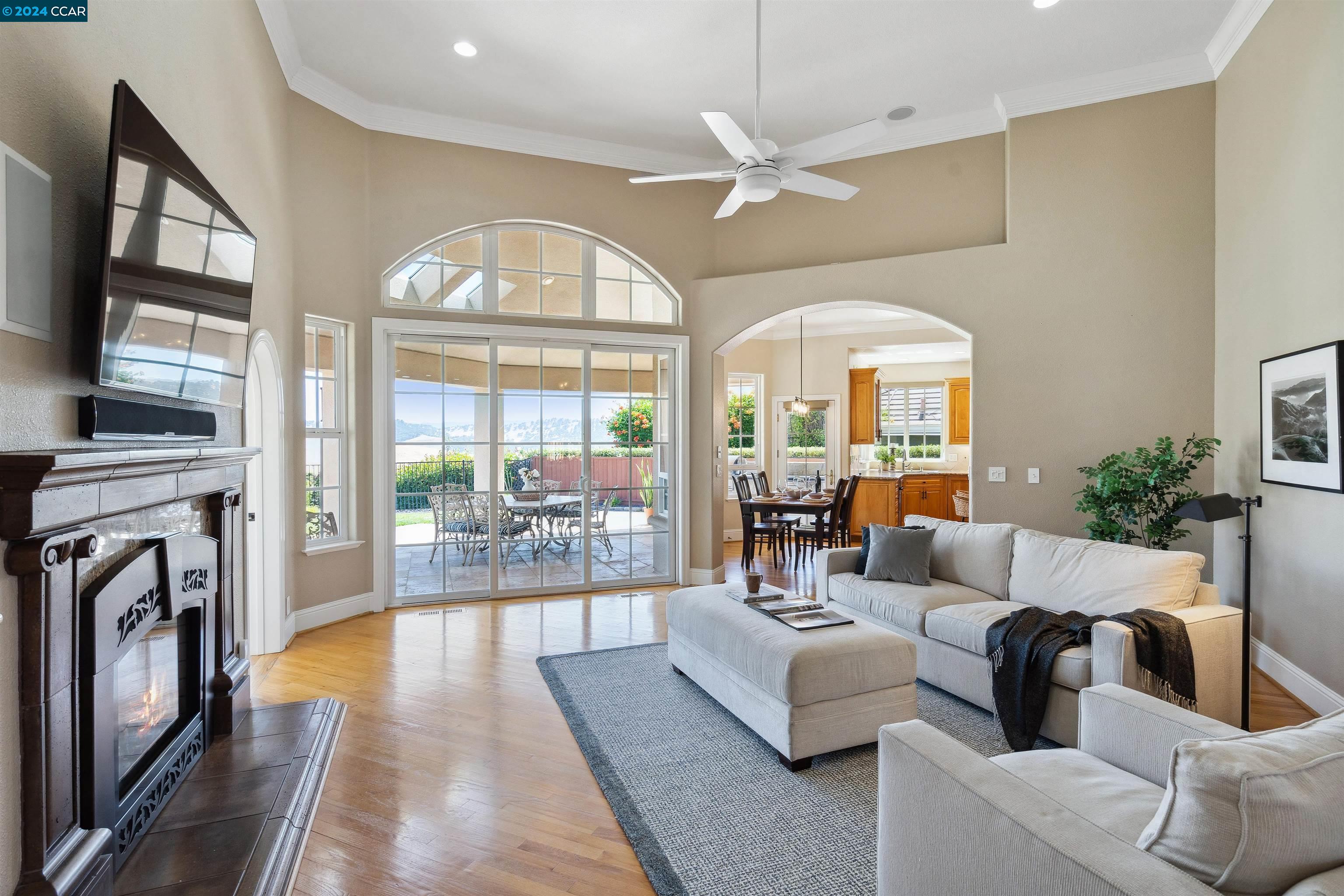 472 Silver Hollow Dr