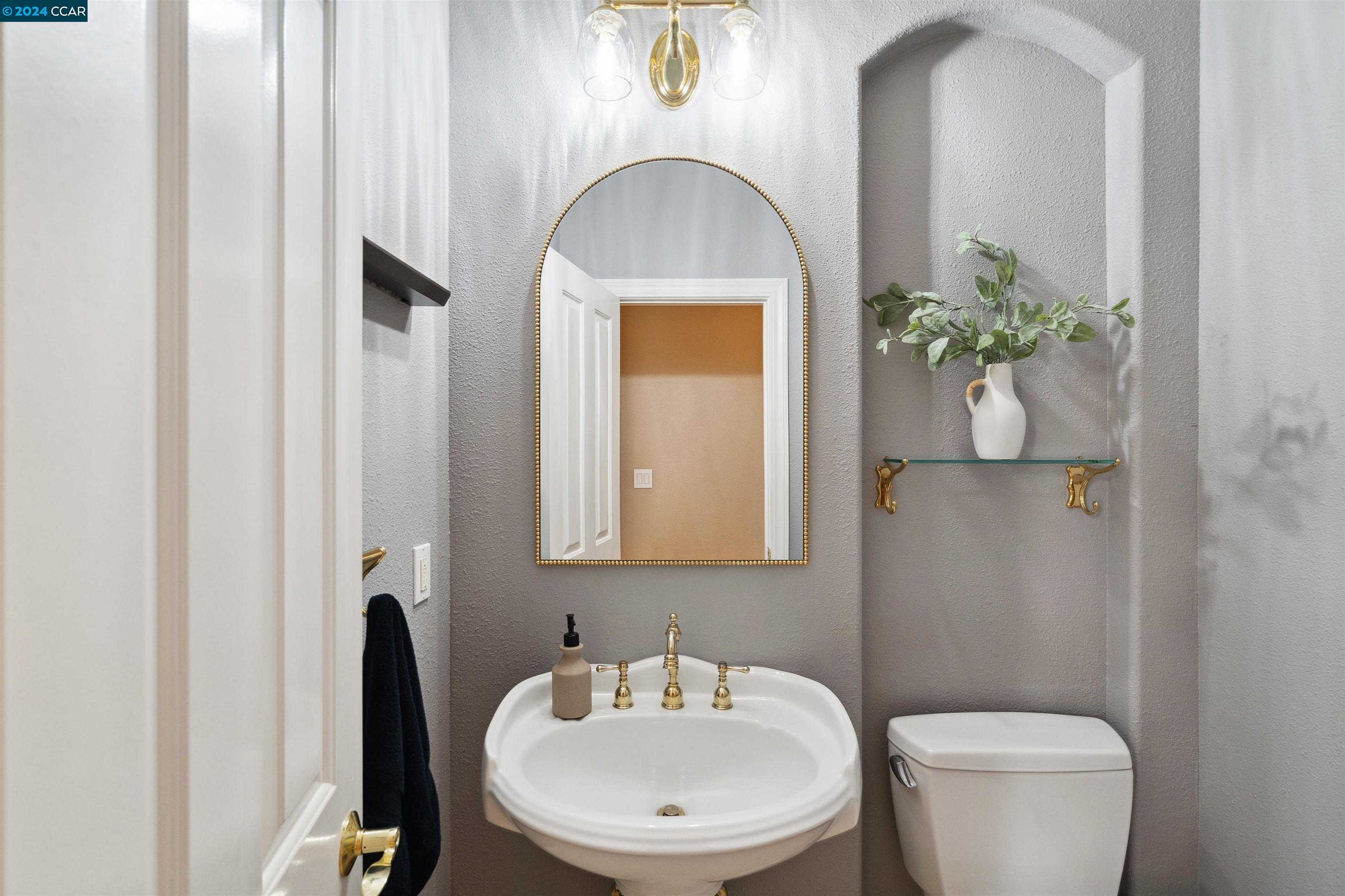 472 Silver Hollow Dr