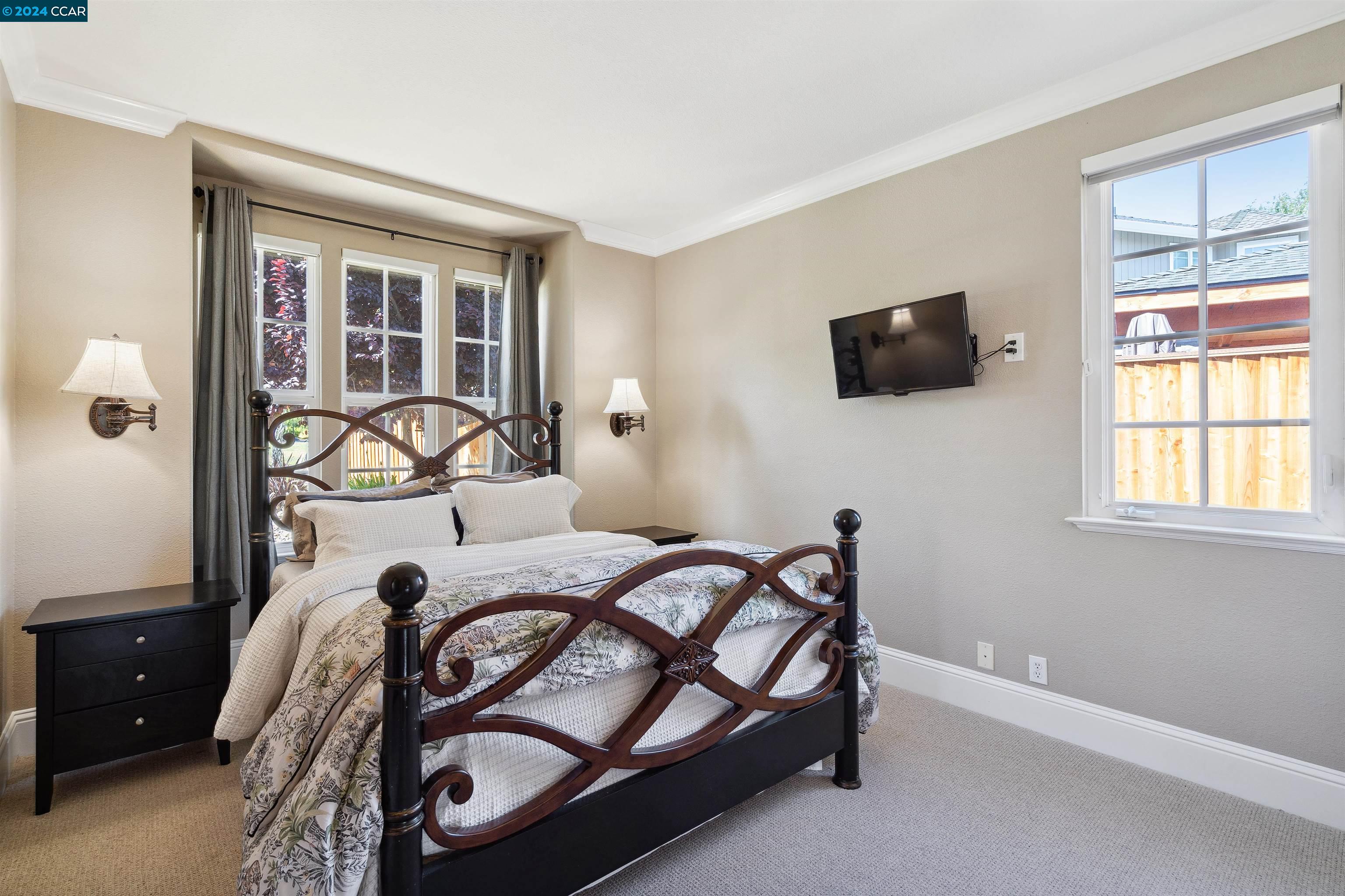 472 Silver Hollow Dr