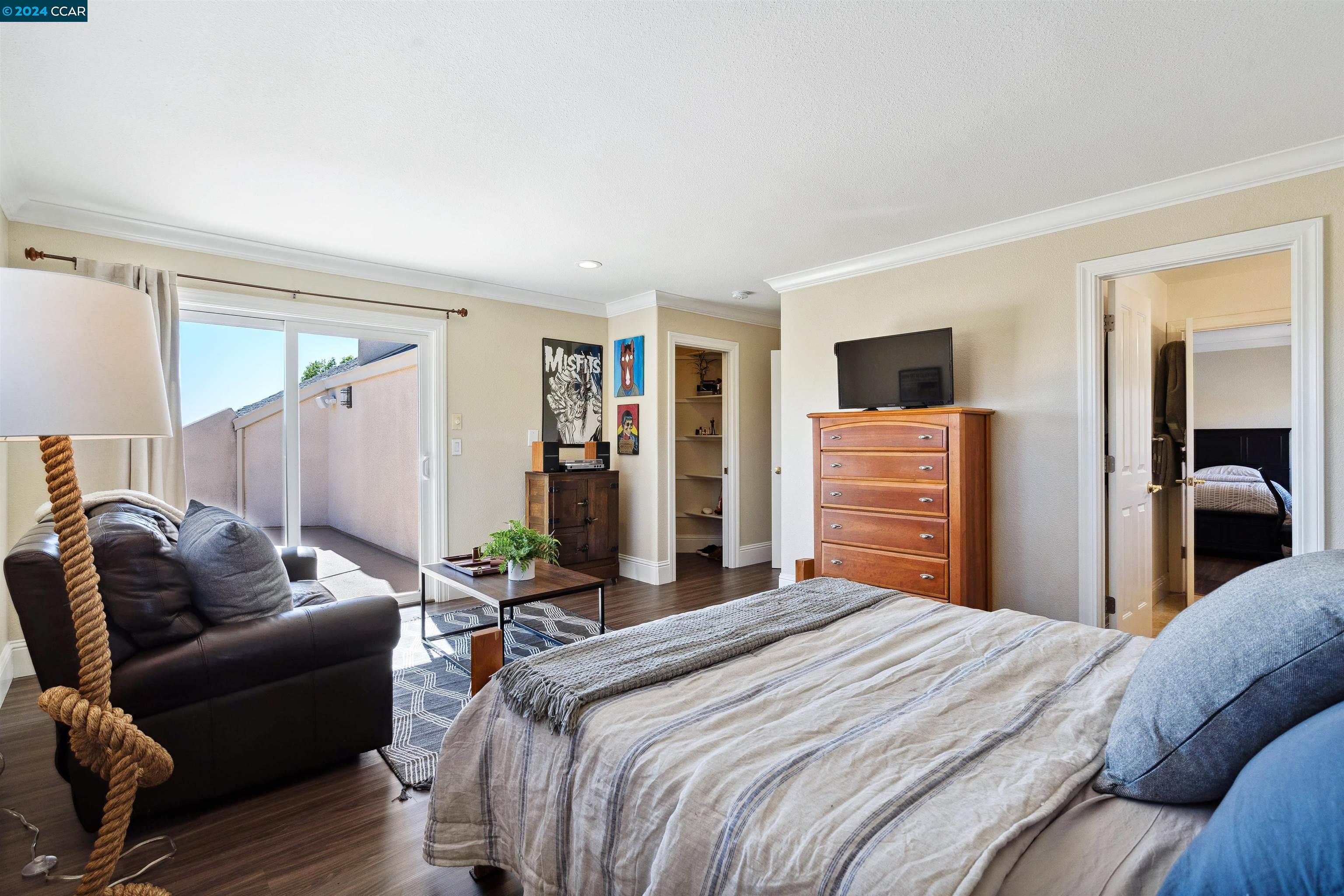 472 Silver Hollow Dr