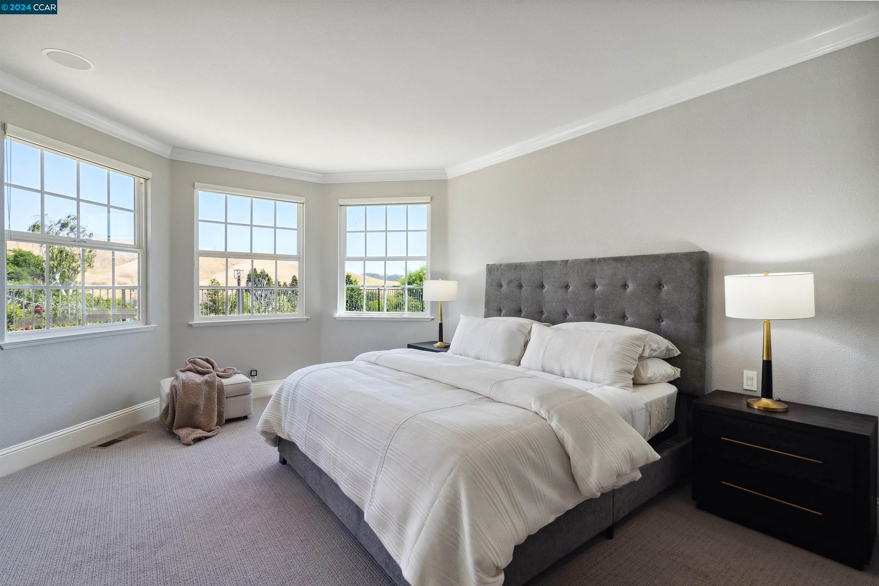 472 Silver Hollow Dr