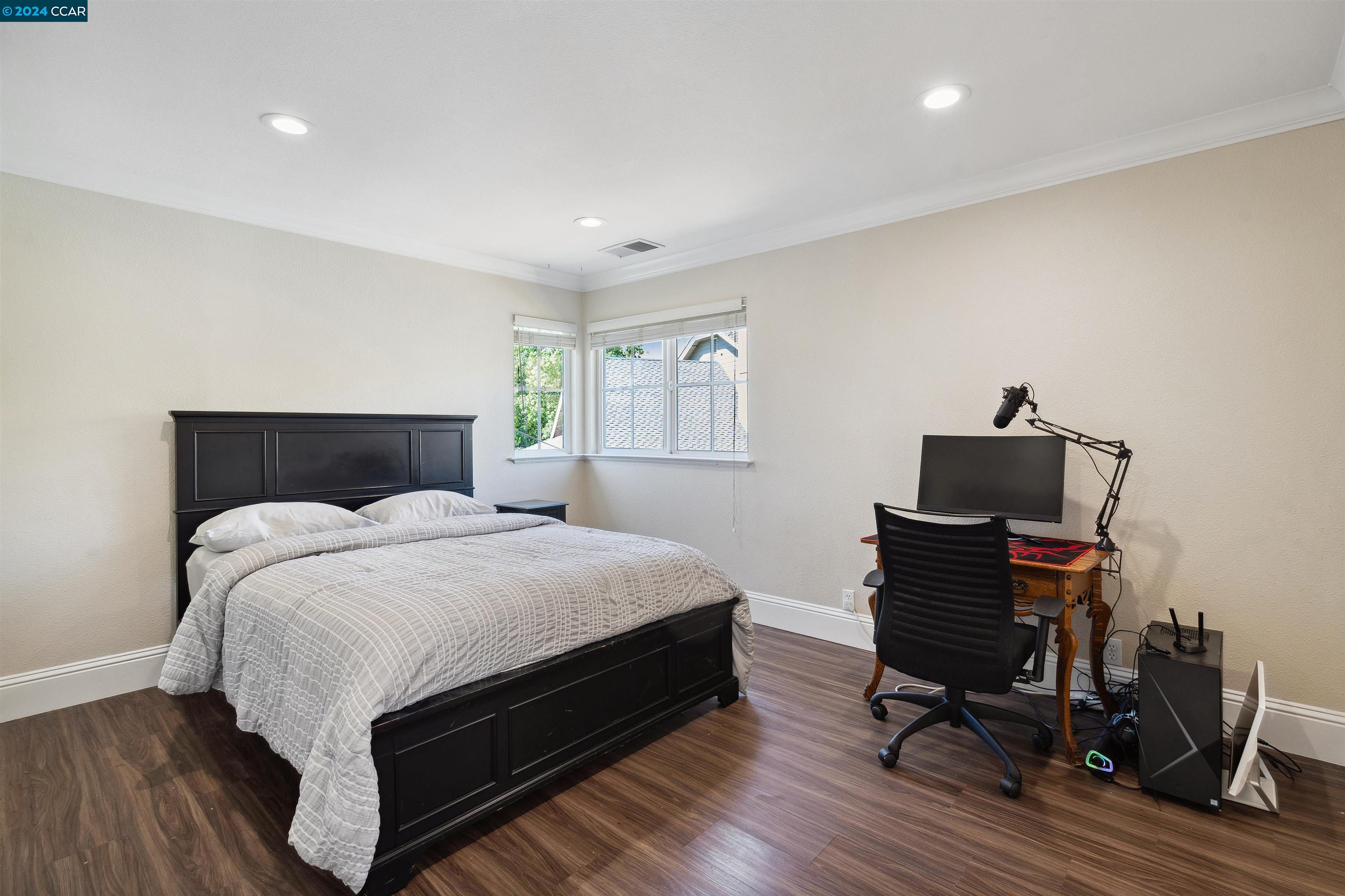 472 Silver Hollow Dr