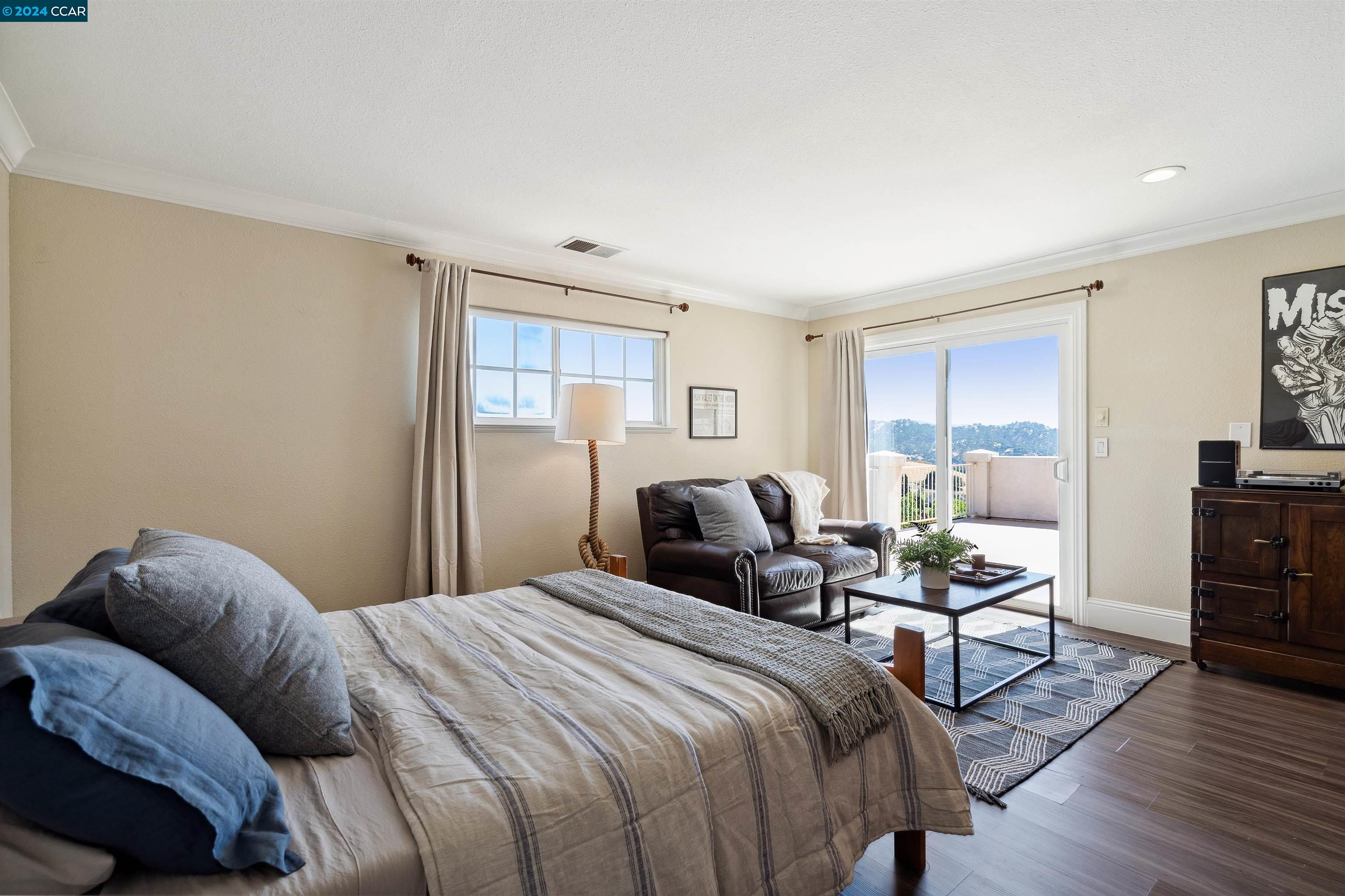 472 Silver Hollow Dr