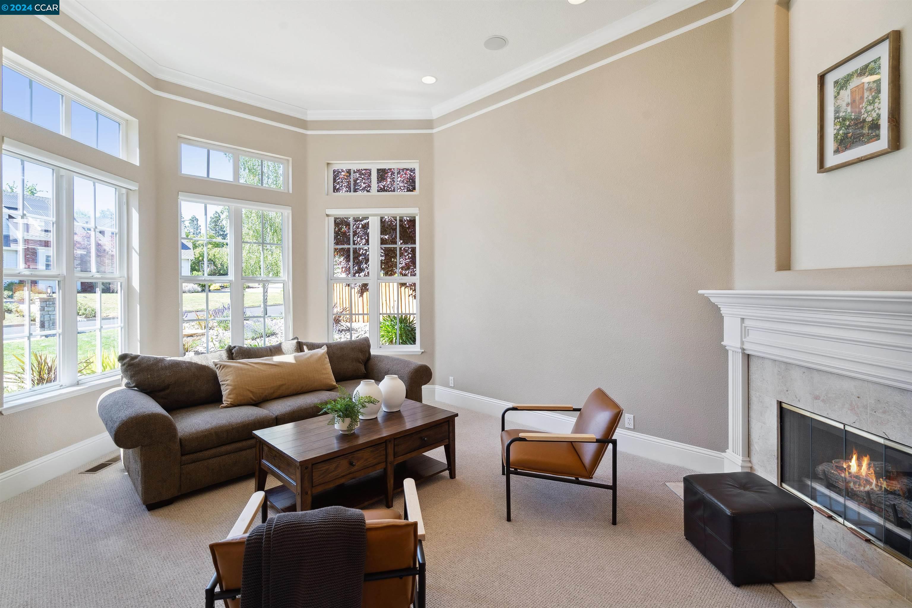 472 Silver Hollow Dr