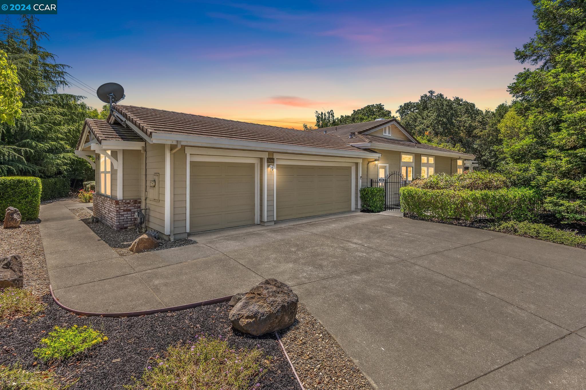 3686 Oak Creek Court