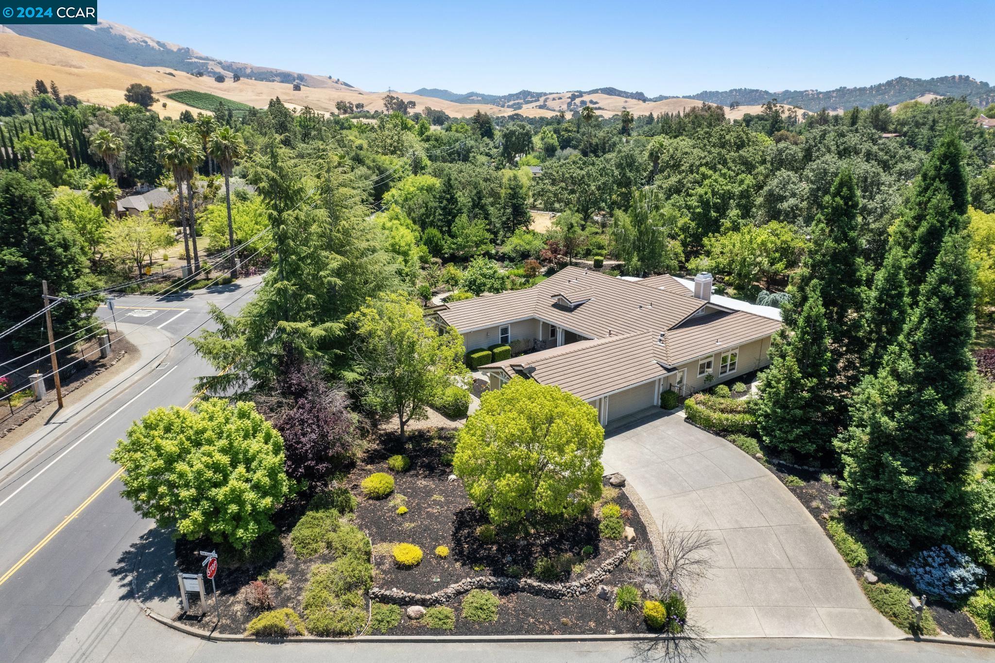 3686 Oak Creek Court