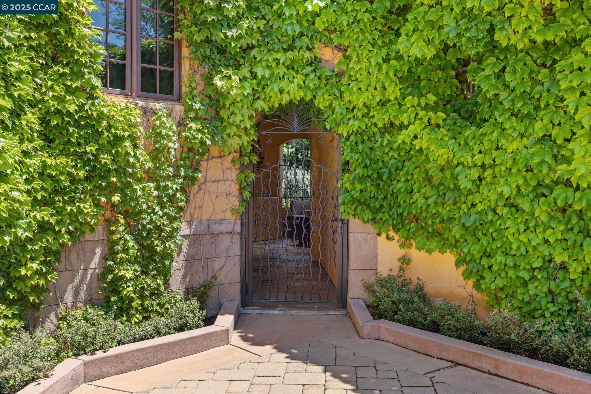 3711 Northgate Woods Court