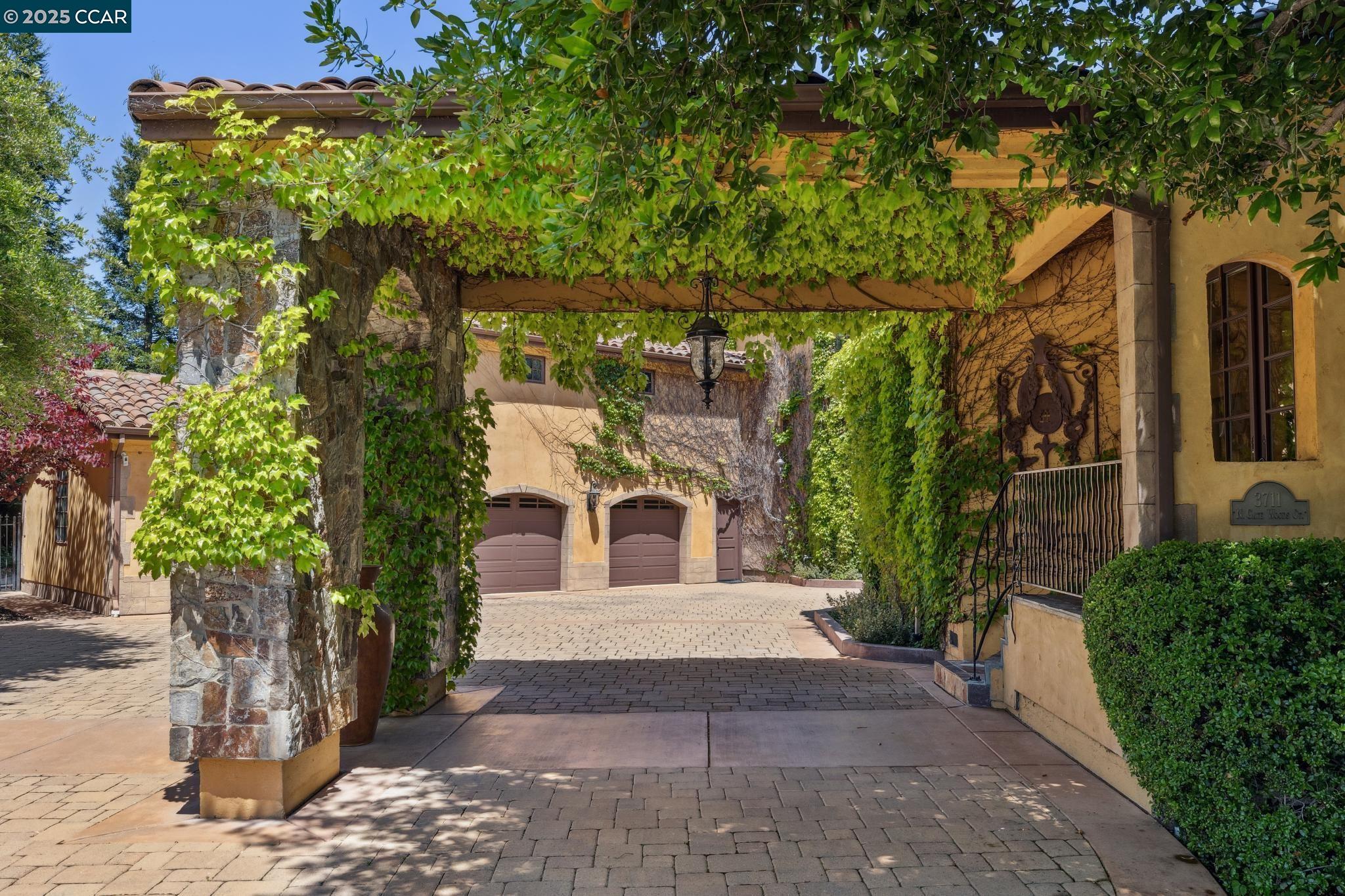 3711 Northgate Woods Court