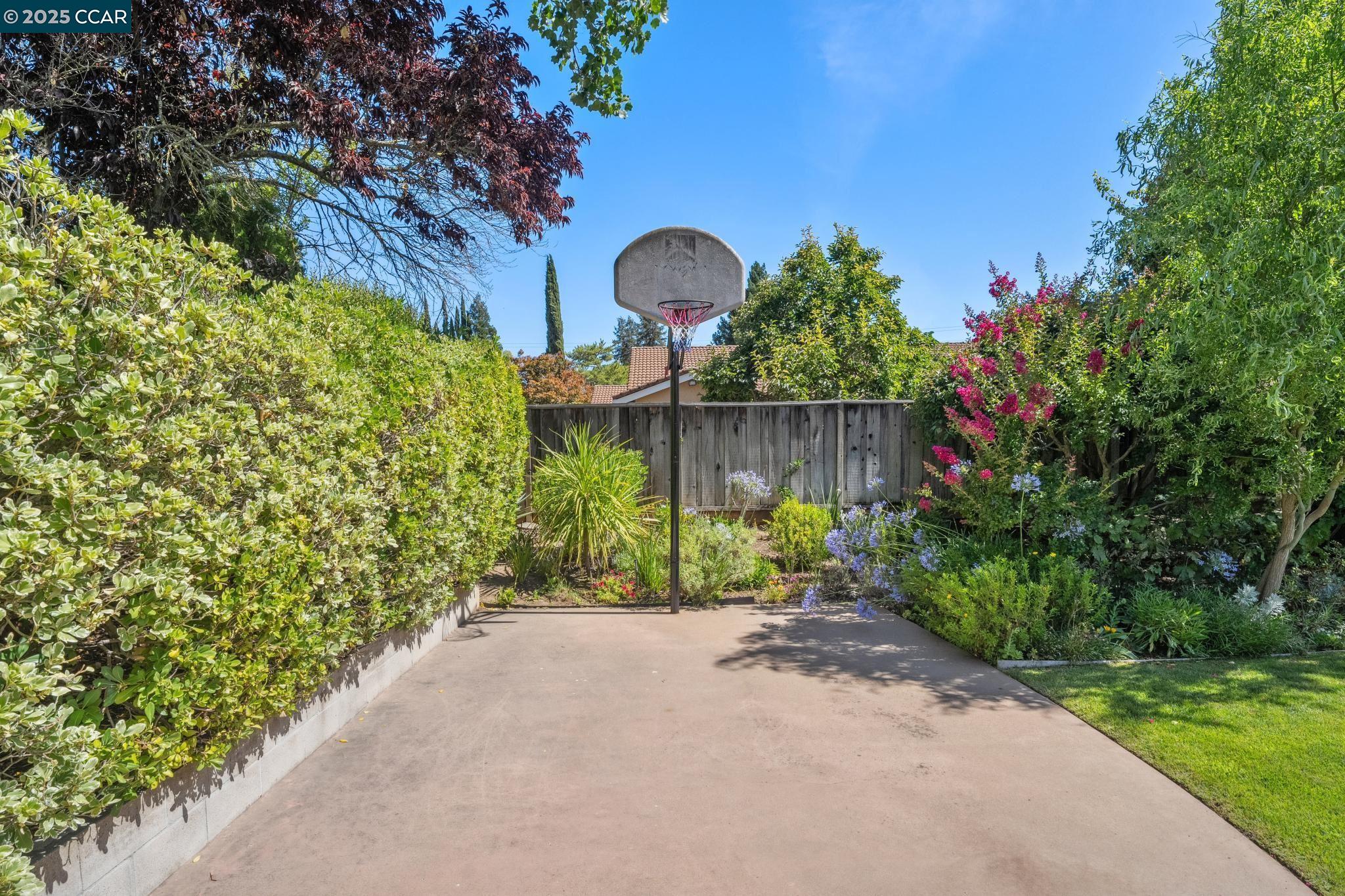 3245 Newport Court