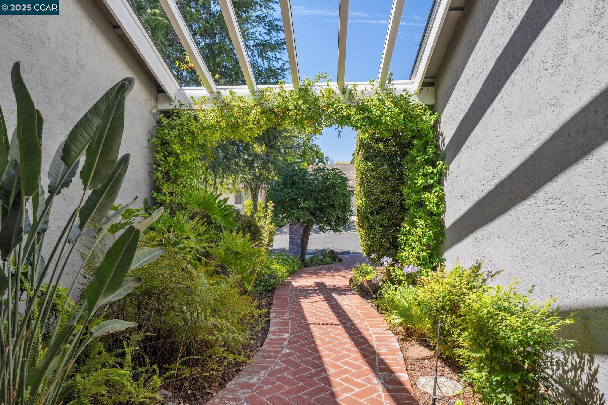 3245 Newport Court