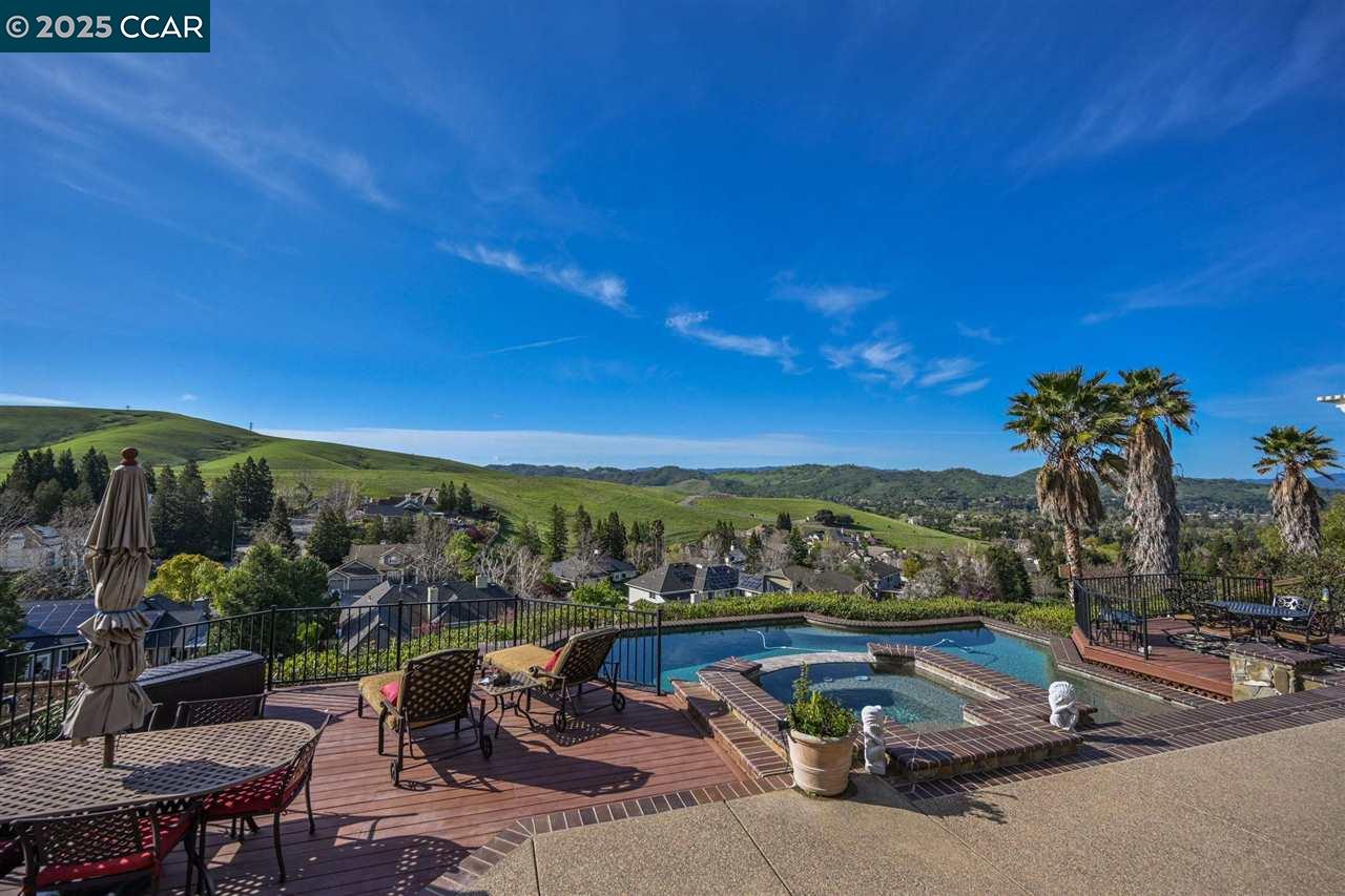 460 Silver Hollow Dr.