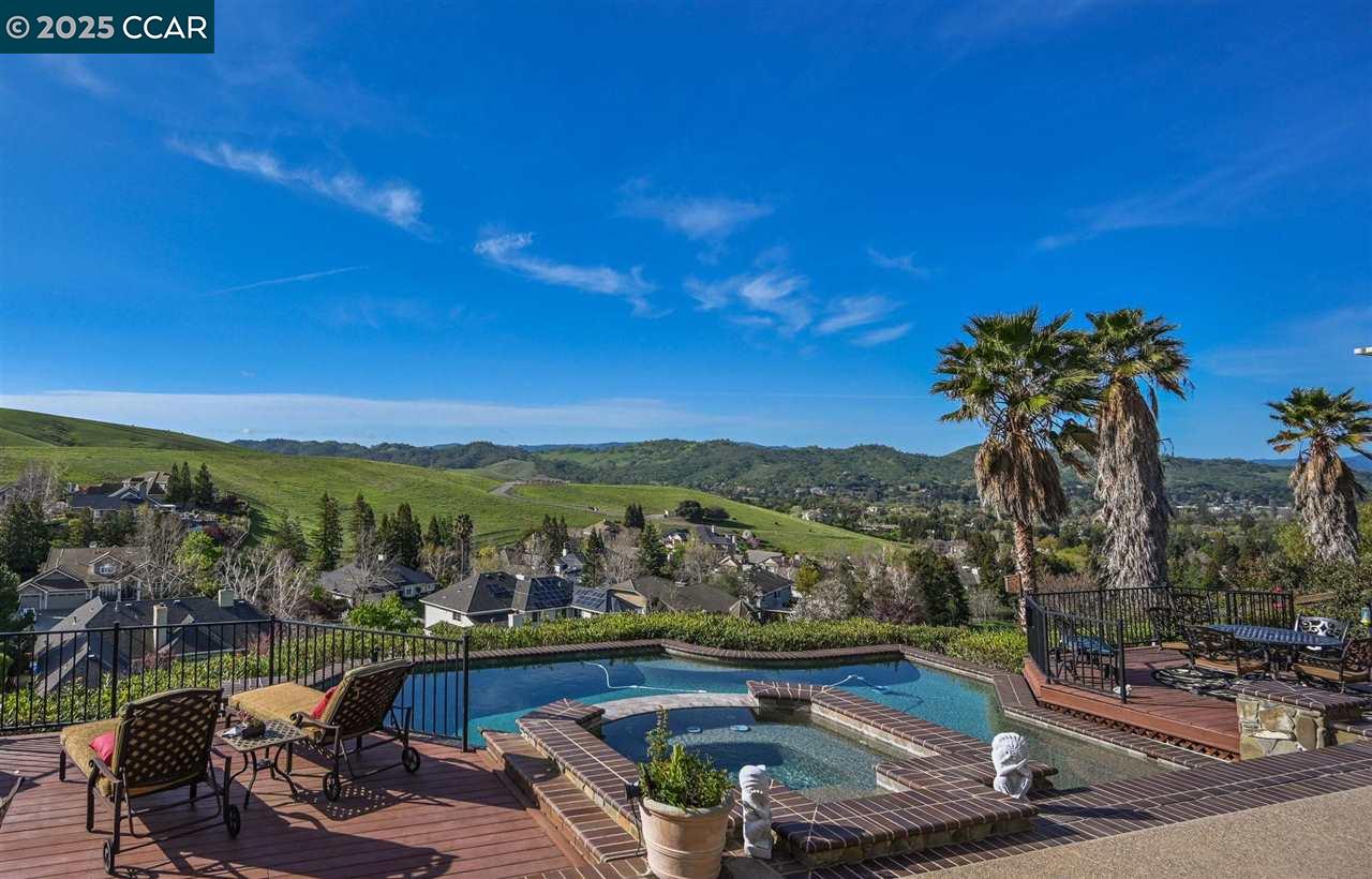 460 Silver Hollow Dr.