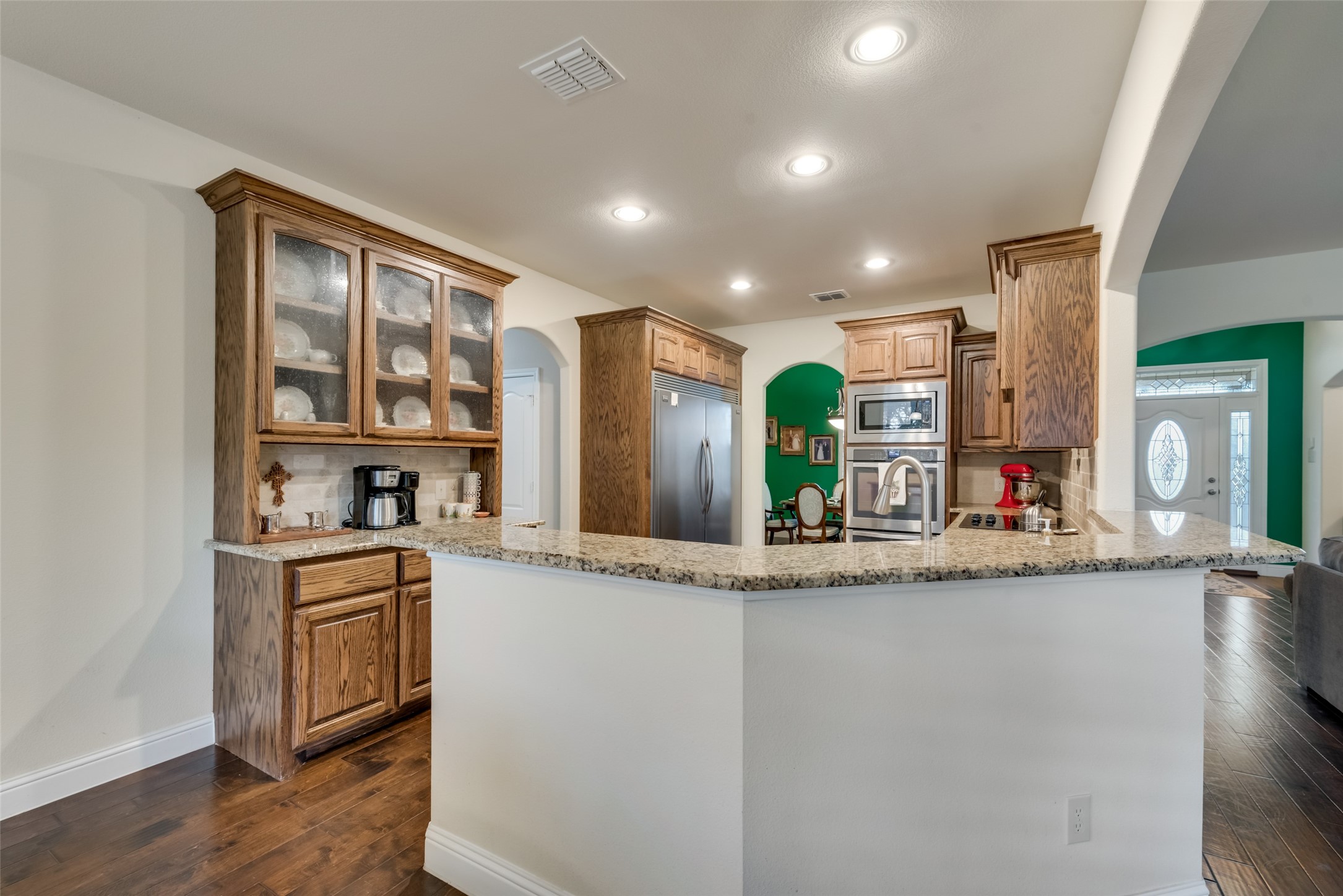 5046 Red Oak Drive