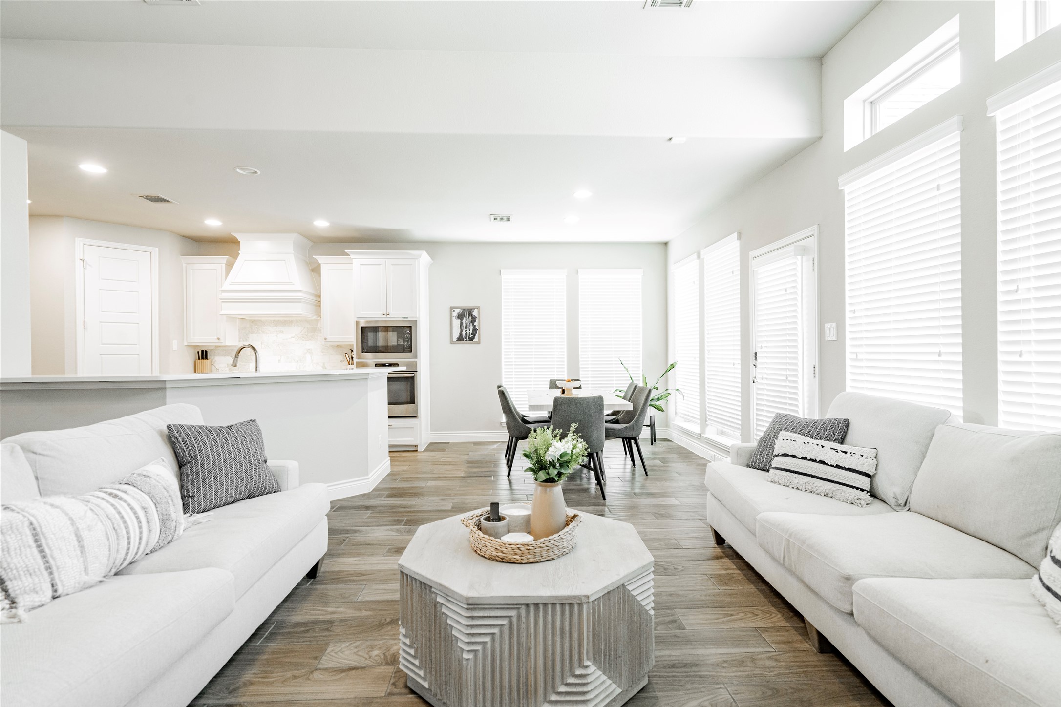 1507 Calcot Lane