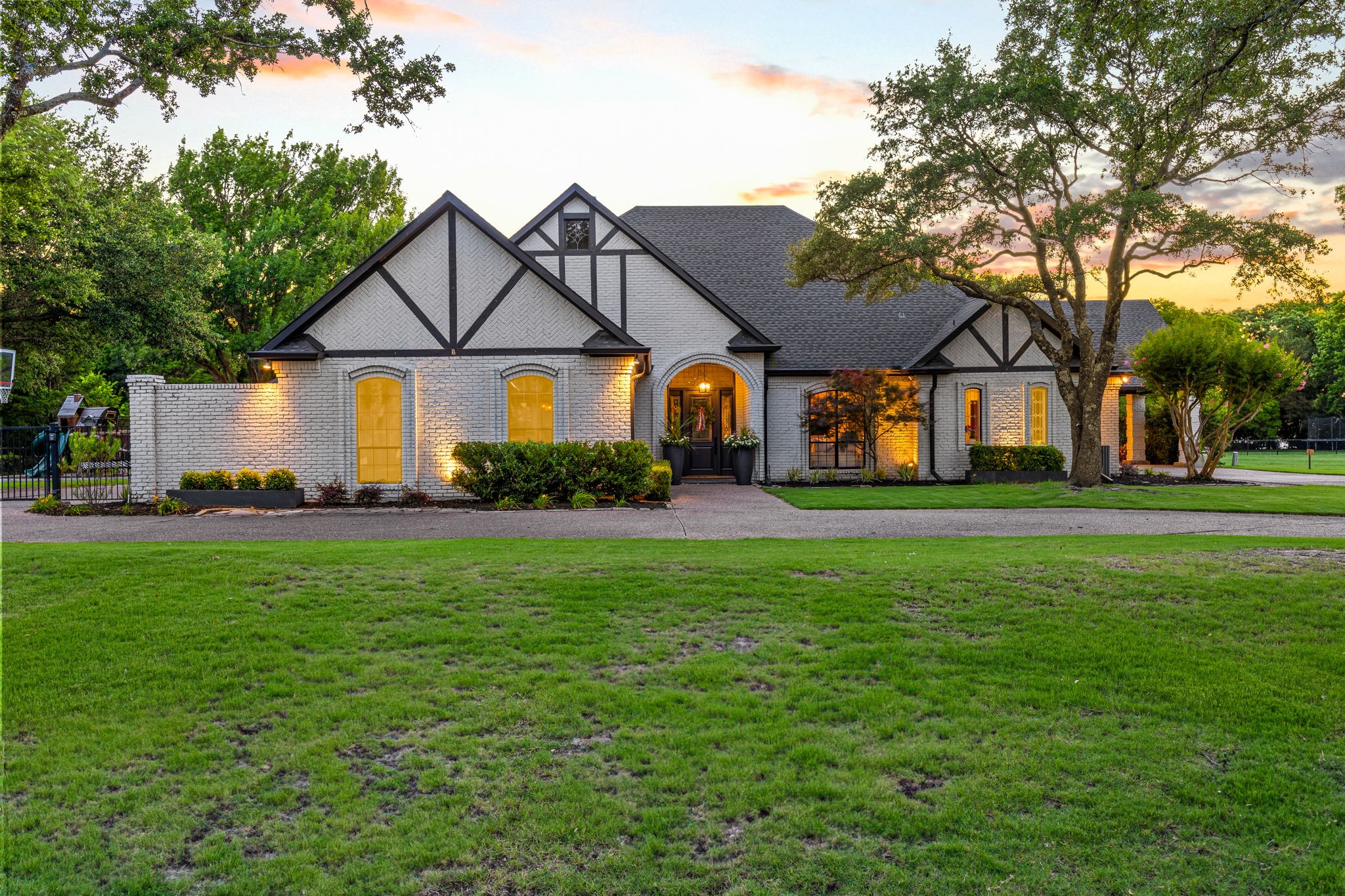 3 Meadowlake Drive