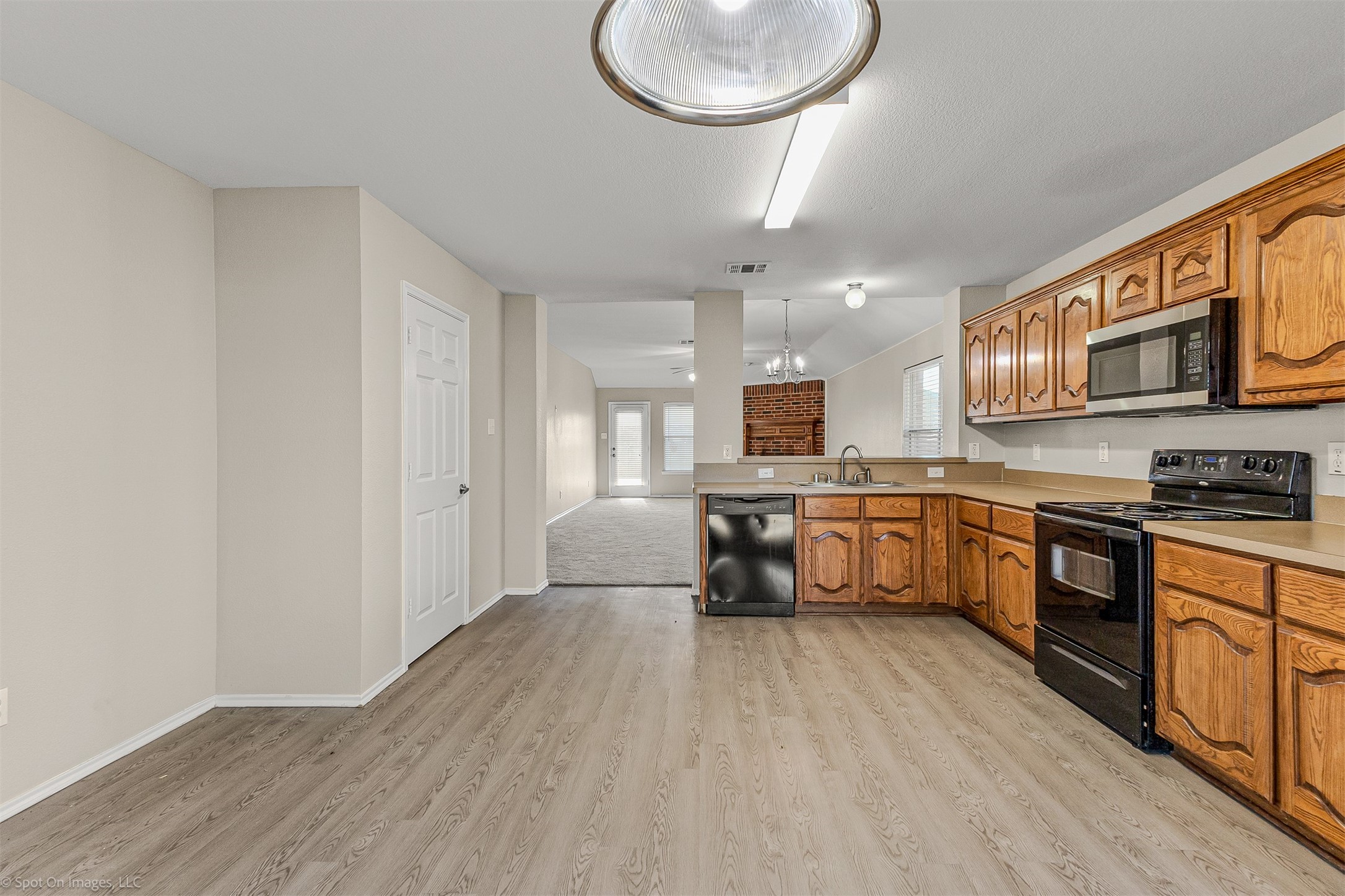 2821 Mockingbird Street