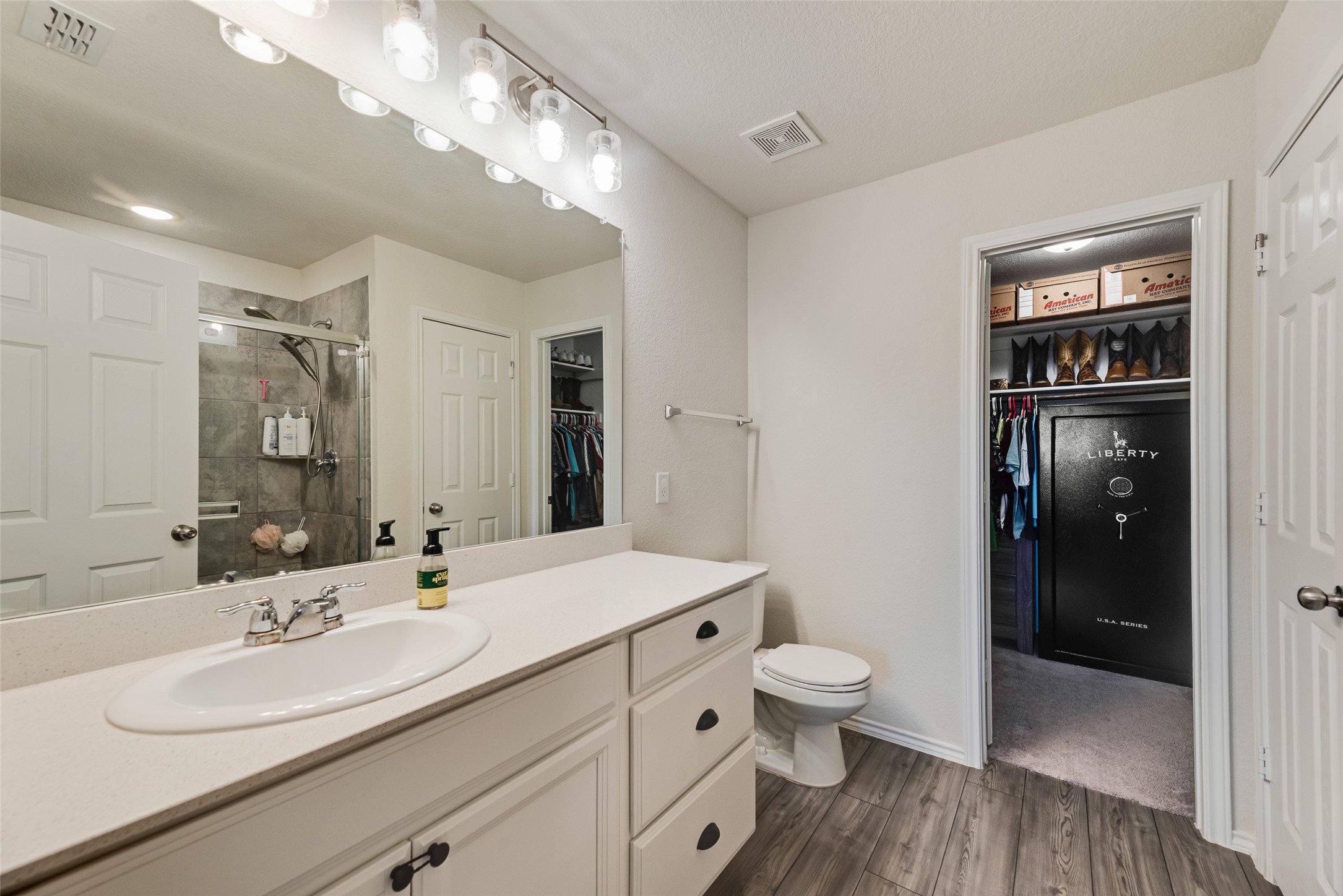 1912 Fox Glove Street